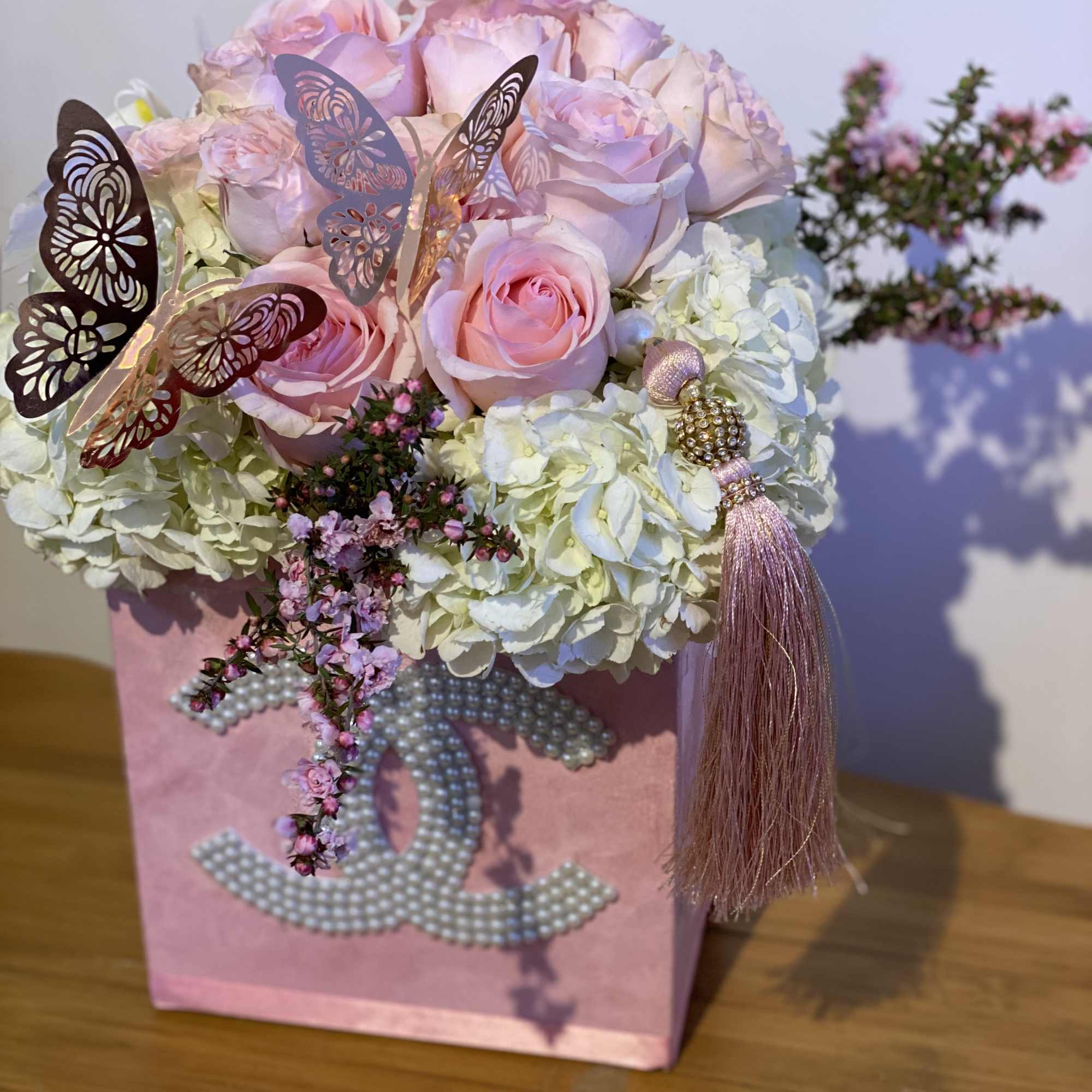 Pink roses, white hydrangeas in a chic velvet box. 