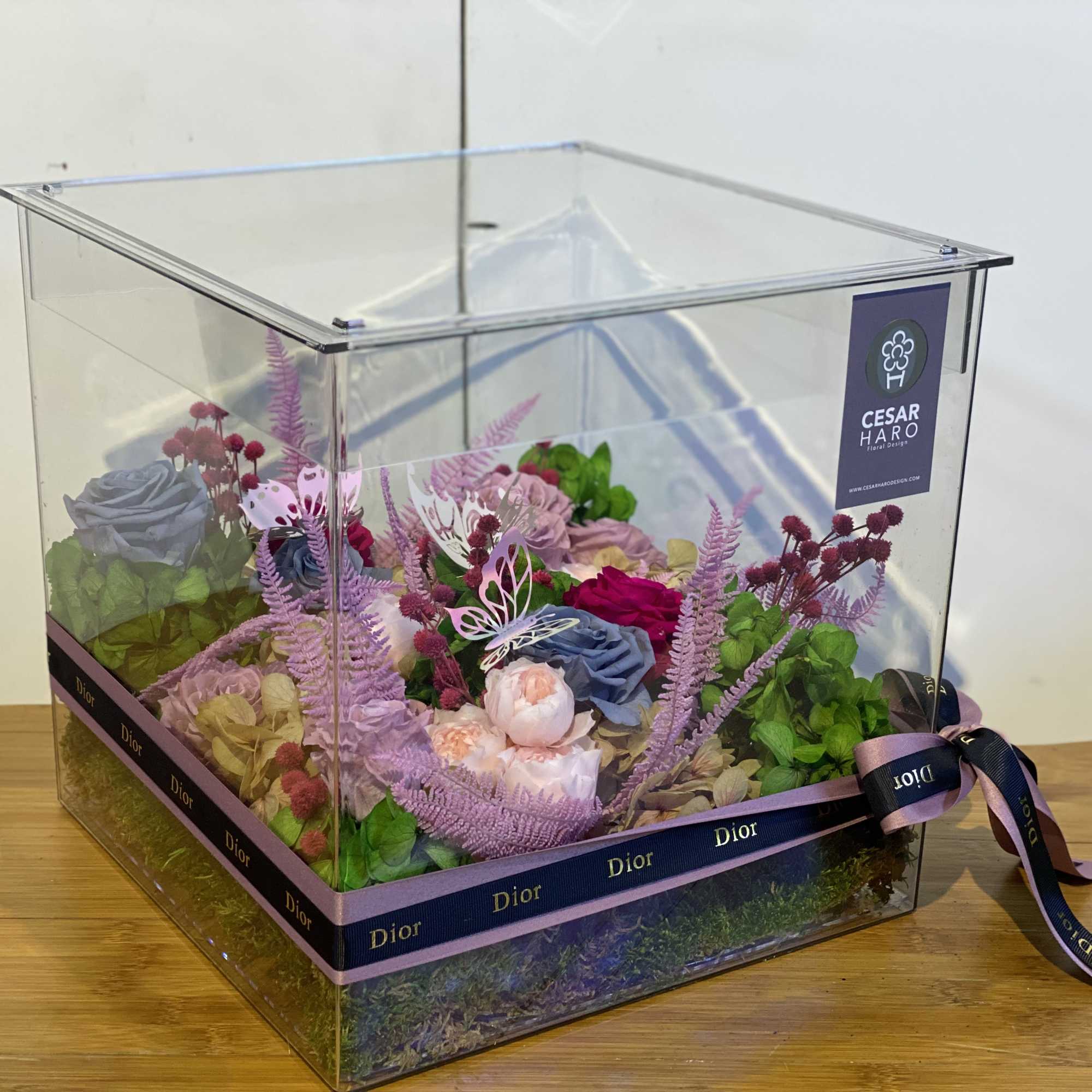 Beautiful clear~acrylic box
accented with vibrant preserved flowers, photo 2 of 3