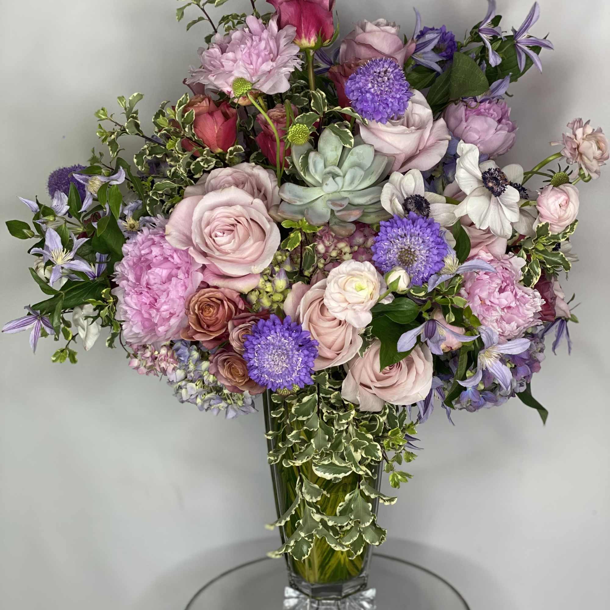 Excellent combination of different colors and flowers uniquely designed in a crystal