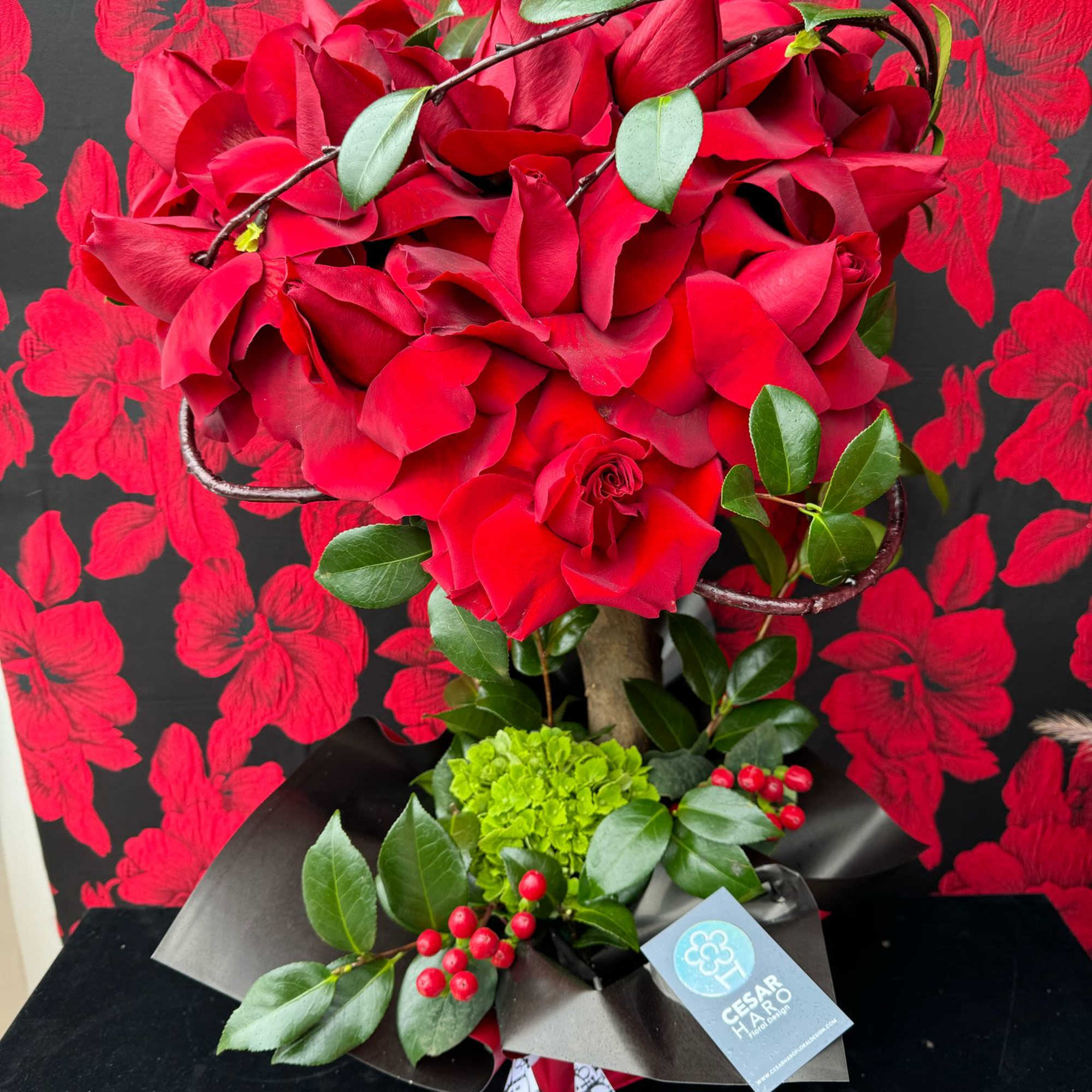 A romantic and enchanting arrangement of carefully selected roses shaped into a, photo 3 of 3