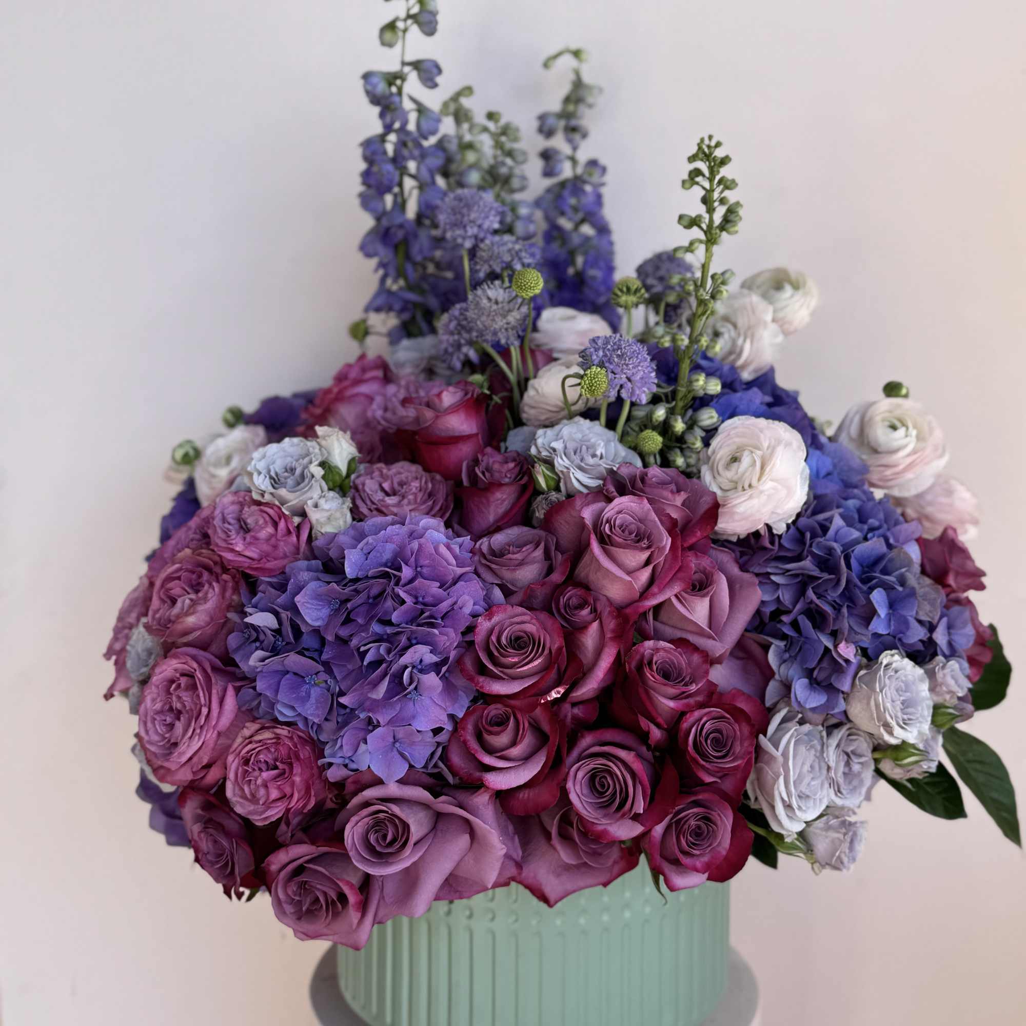 Beautiful flowers arrangement available in various monochromatic tones. 
