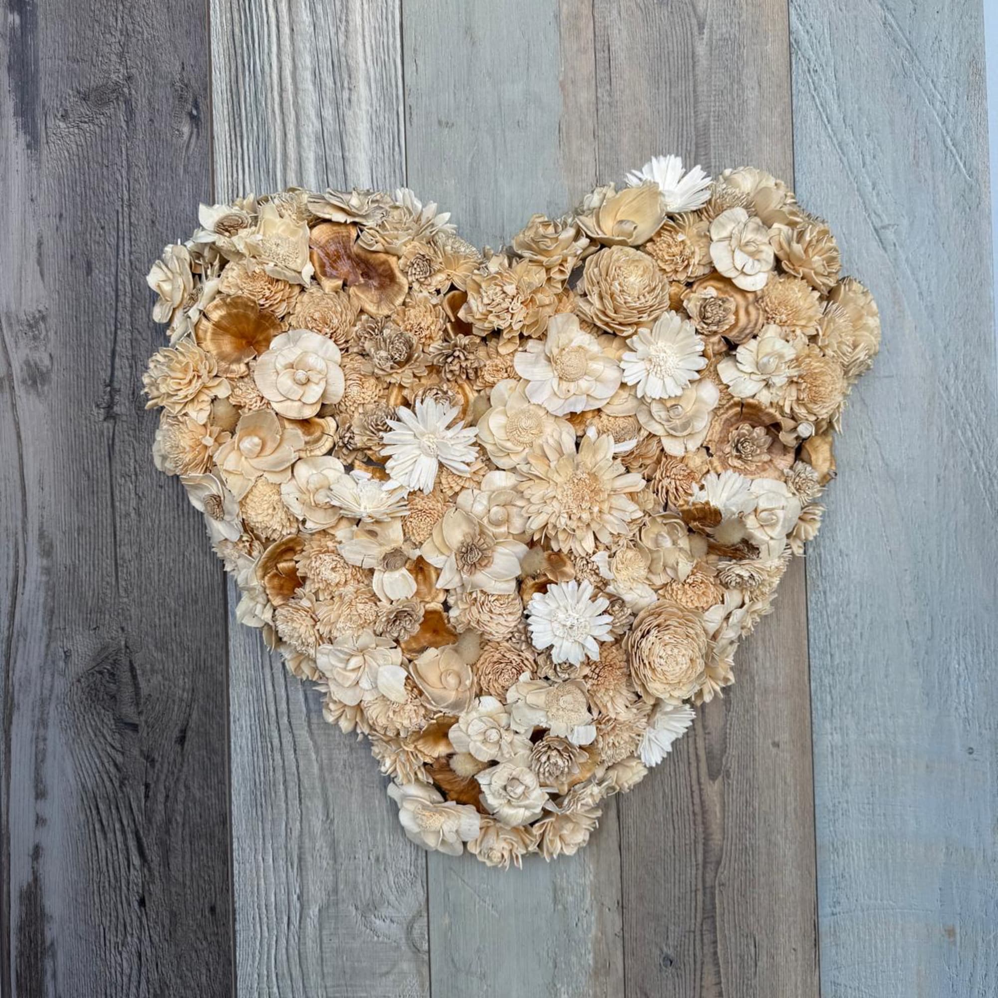 A dried flower heart mounted on 30&times;50 wood planks, creating a stunning