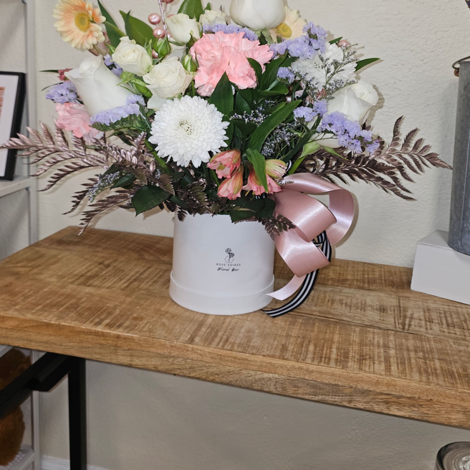 Mixed bouquet in a white hatbox with a pink ribbon