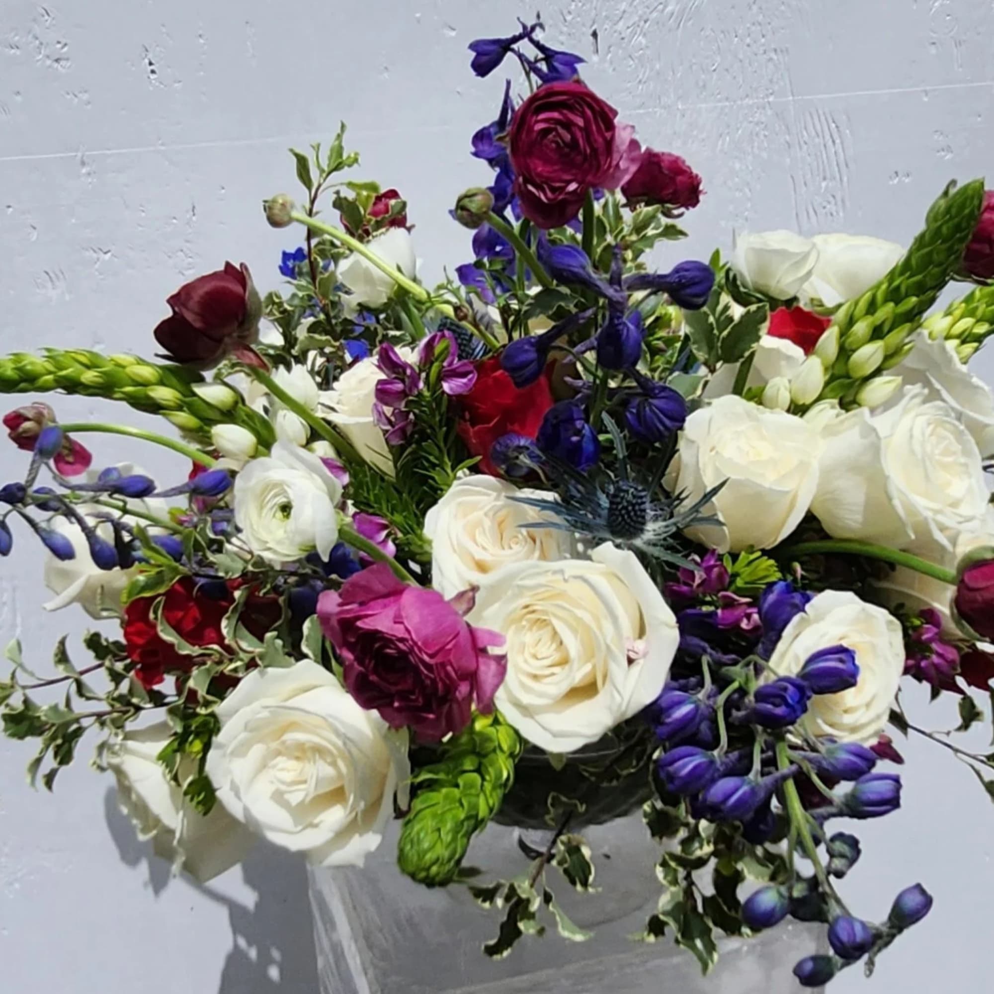 Bouquet of white and magenta roses with purple flowers