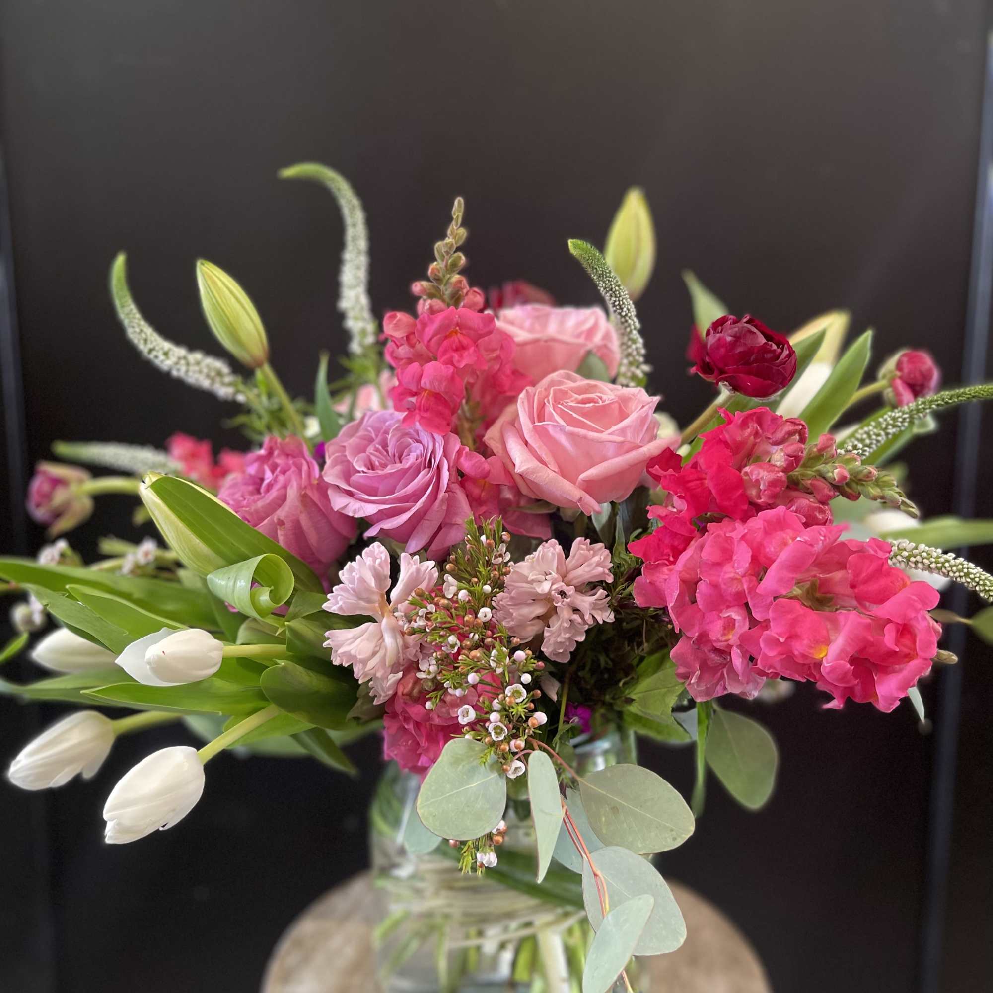 Pink and red mixed bouquet in a glass vase