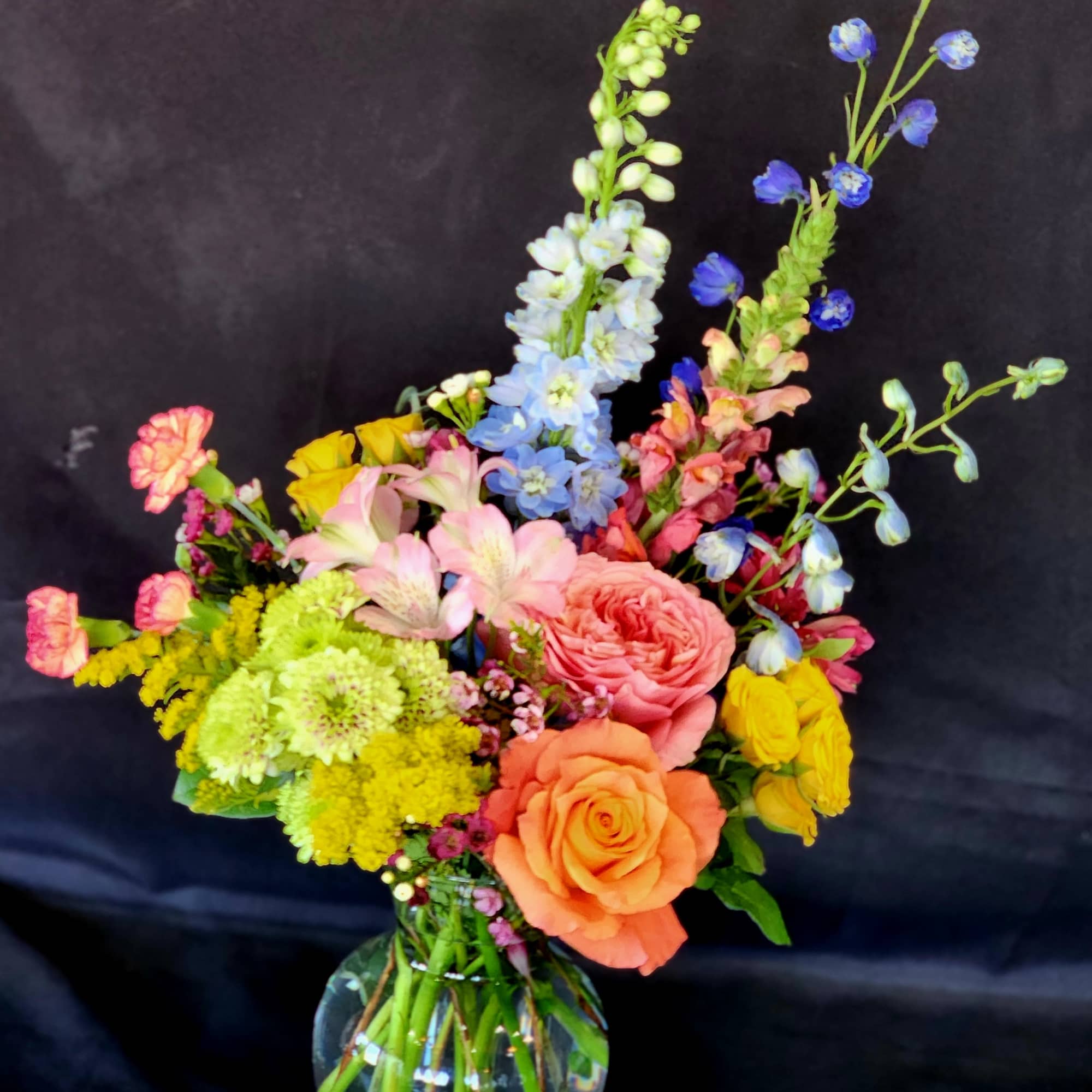 Colorful mixed bouquet in a clear glass vase, photo 4 of 4