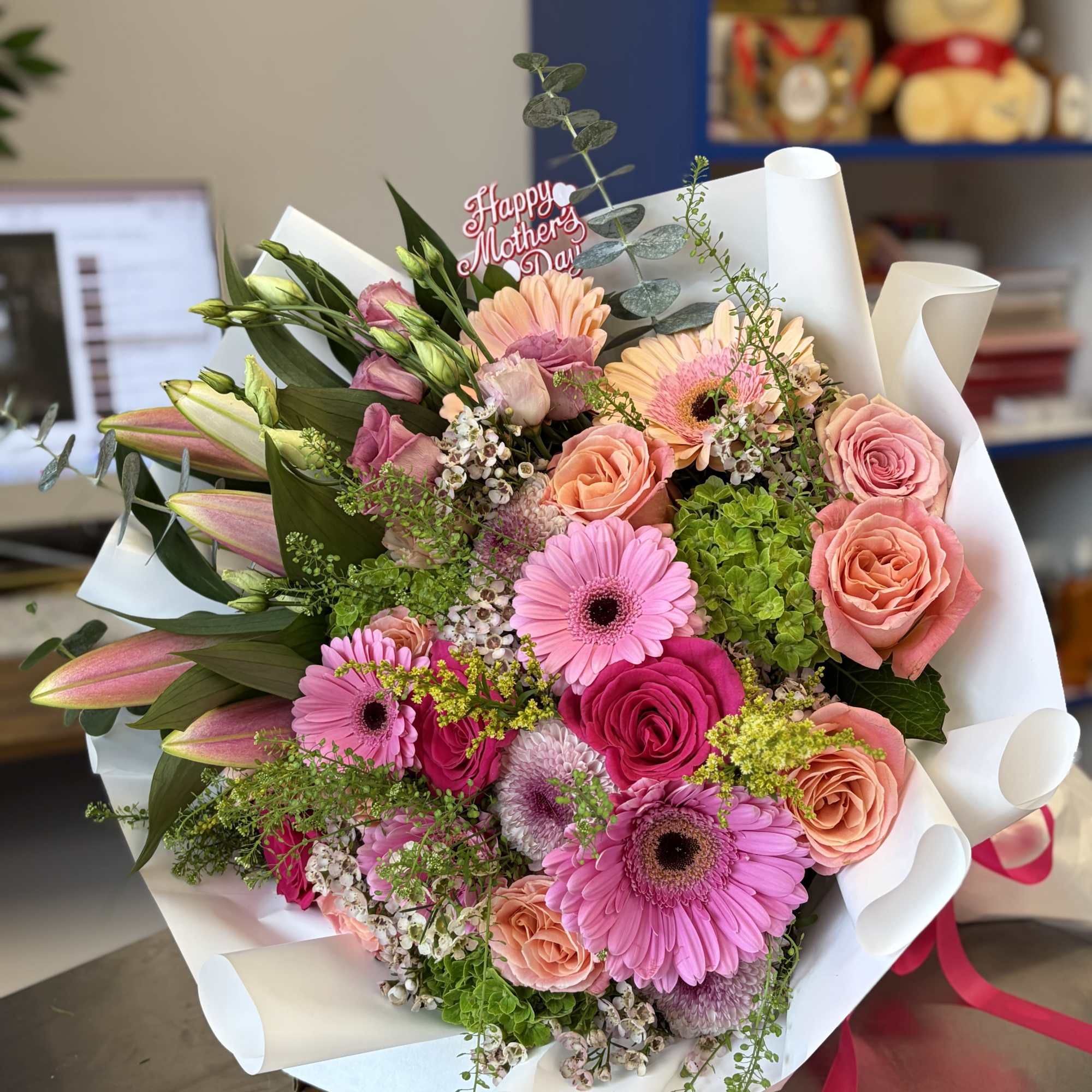 Ramo mixto de flores para mam&aacute; Brentwood New York, photo 3 of 3