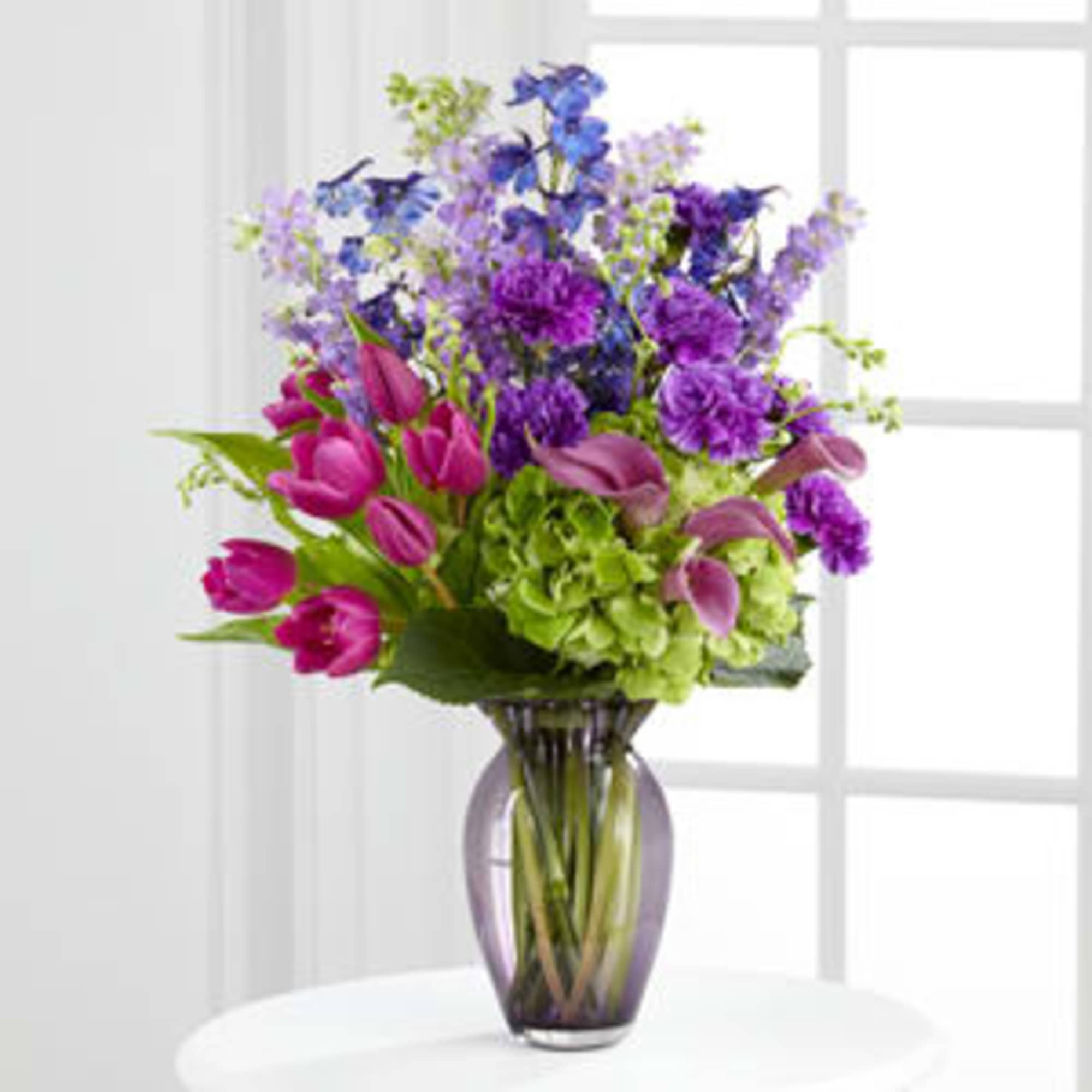 Purple and pink mixed bouquet in a glass vase, photo 3 of 3