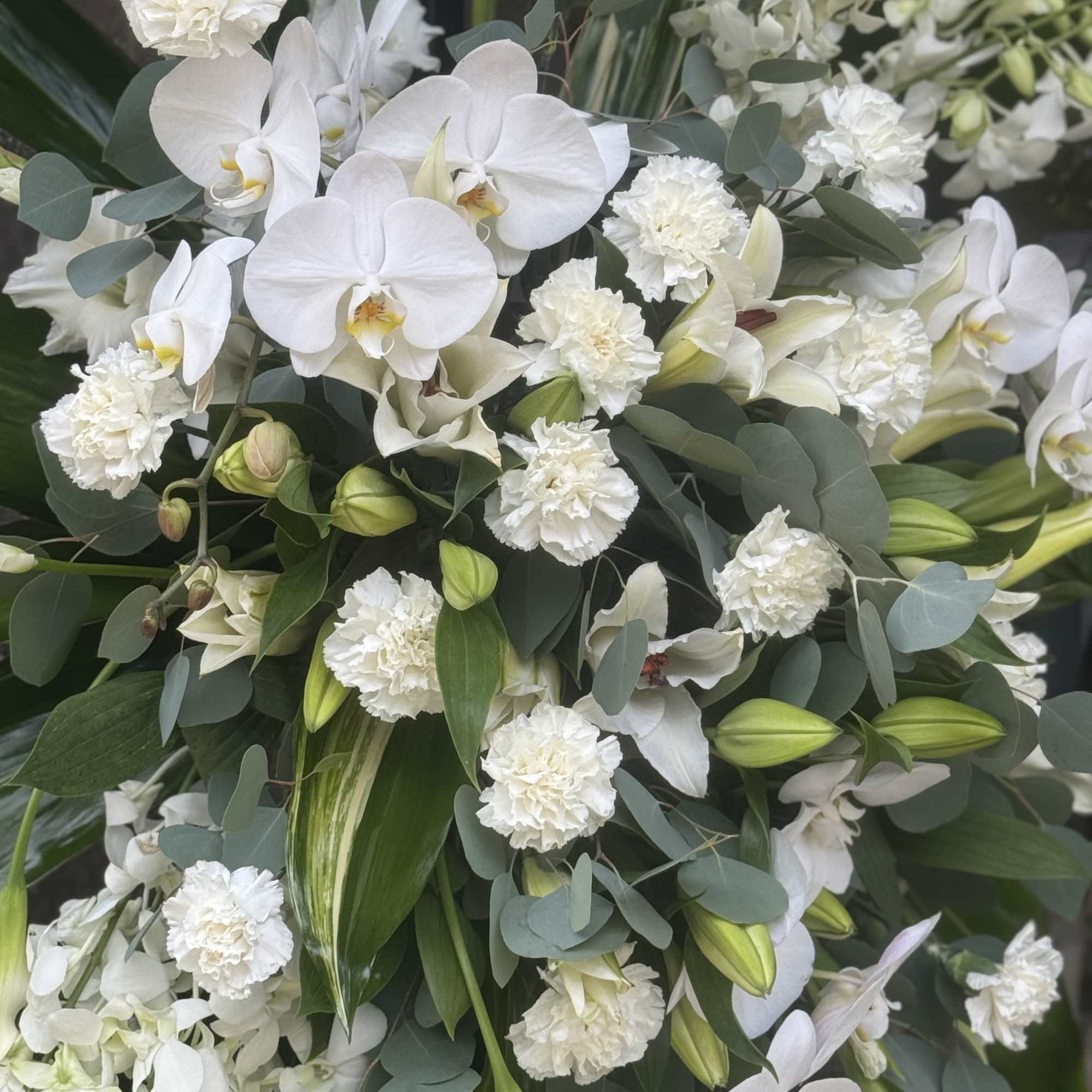 Standing spray with orchids, photo 2 of 3