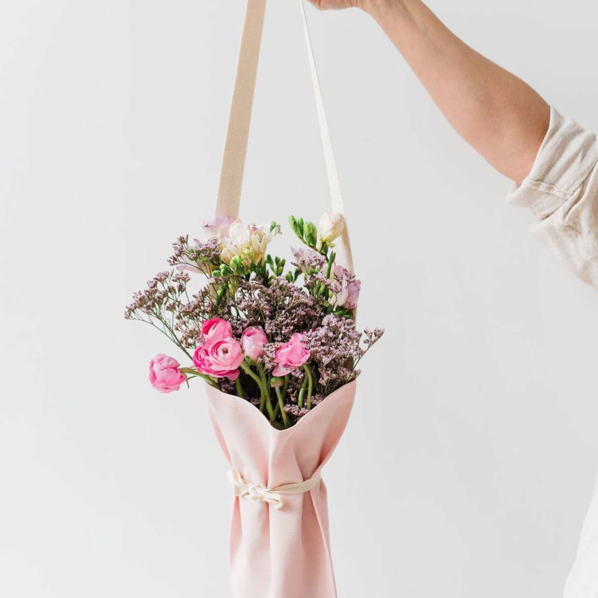 Grab your tote and head to the Flowerland! Makes for the perfect