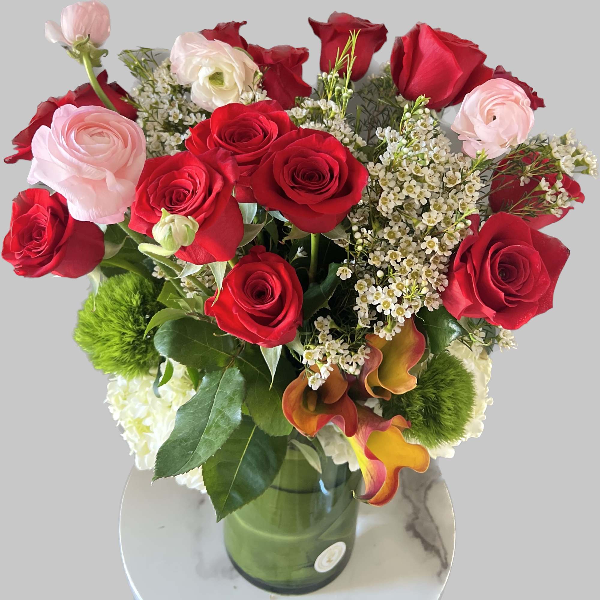 Bouquet of red and pink roses in a glass vase