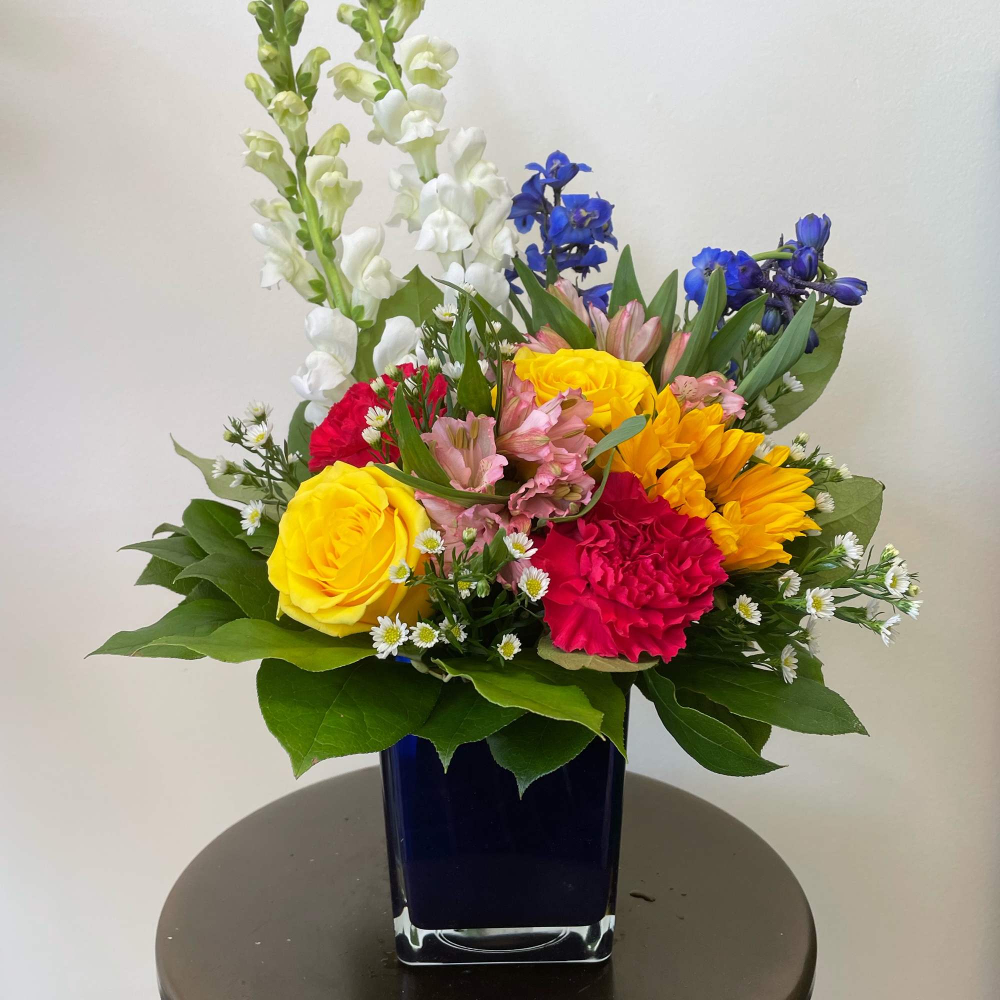 *Please specify which vase color you would like in Special Instructions* A
