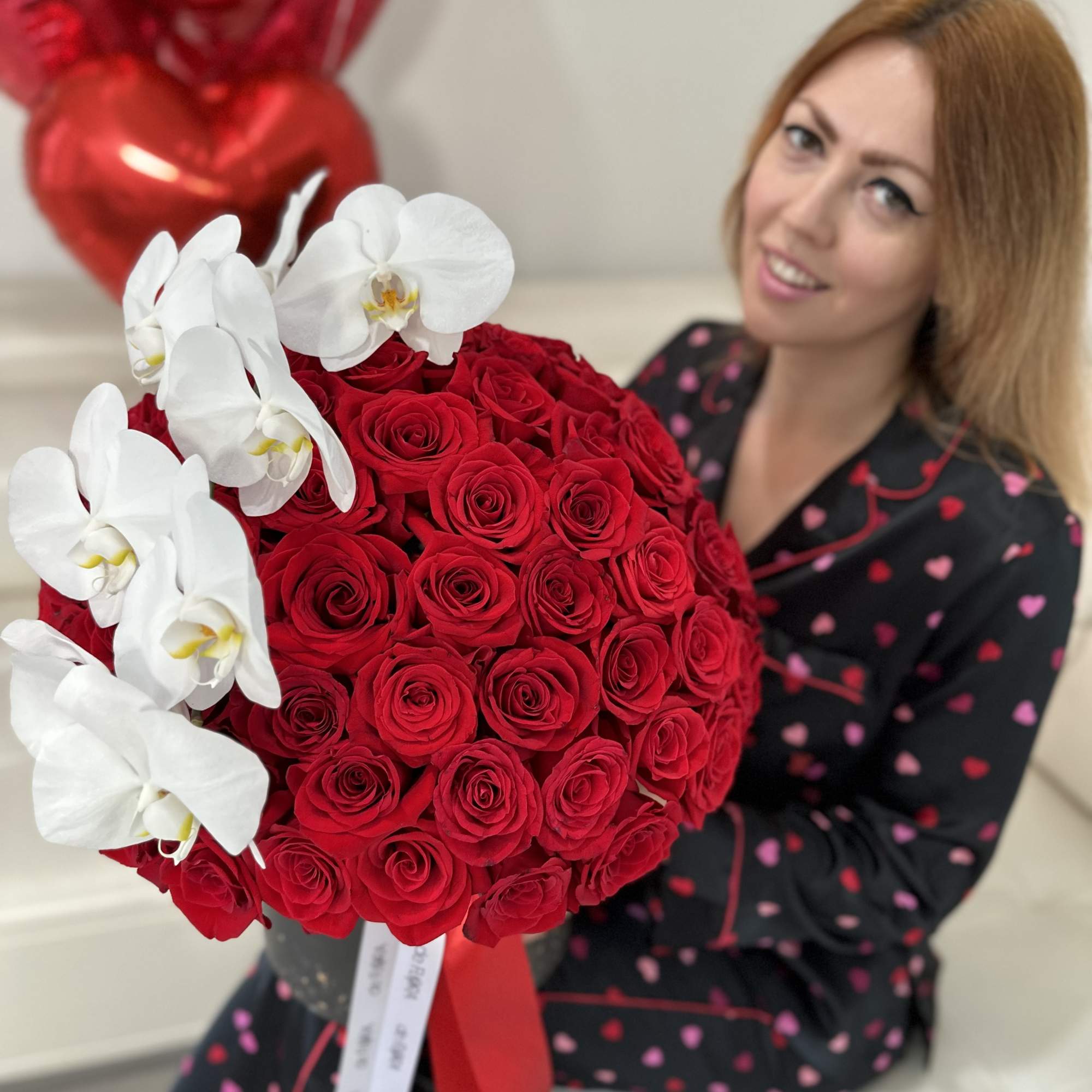 Large bouquet of red roses with white orchids, photo 2 of 3