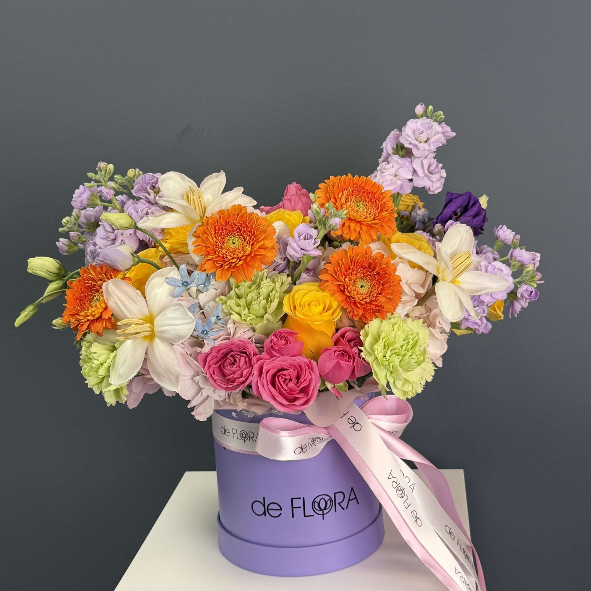 A vibrant, garden-inspired composition designed to impress at first glance. This elegant, photo 2 of 4