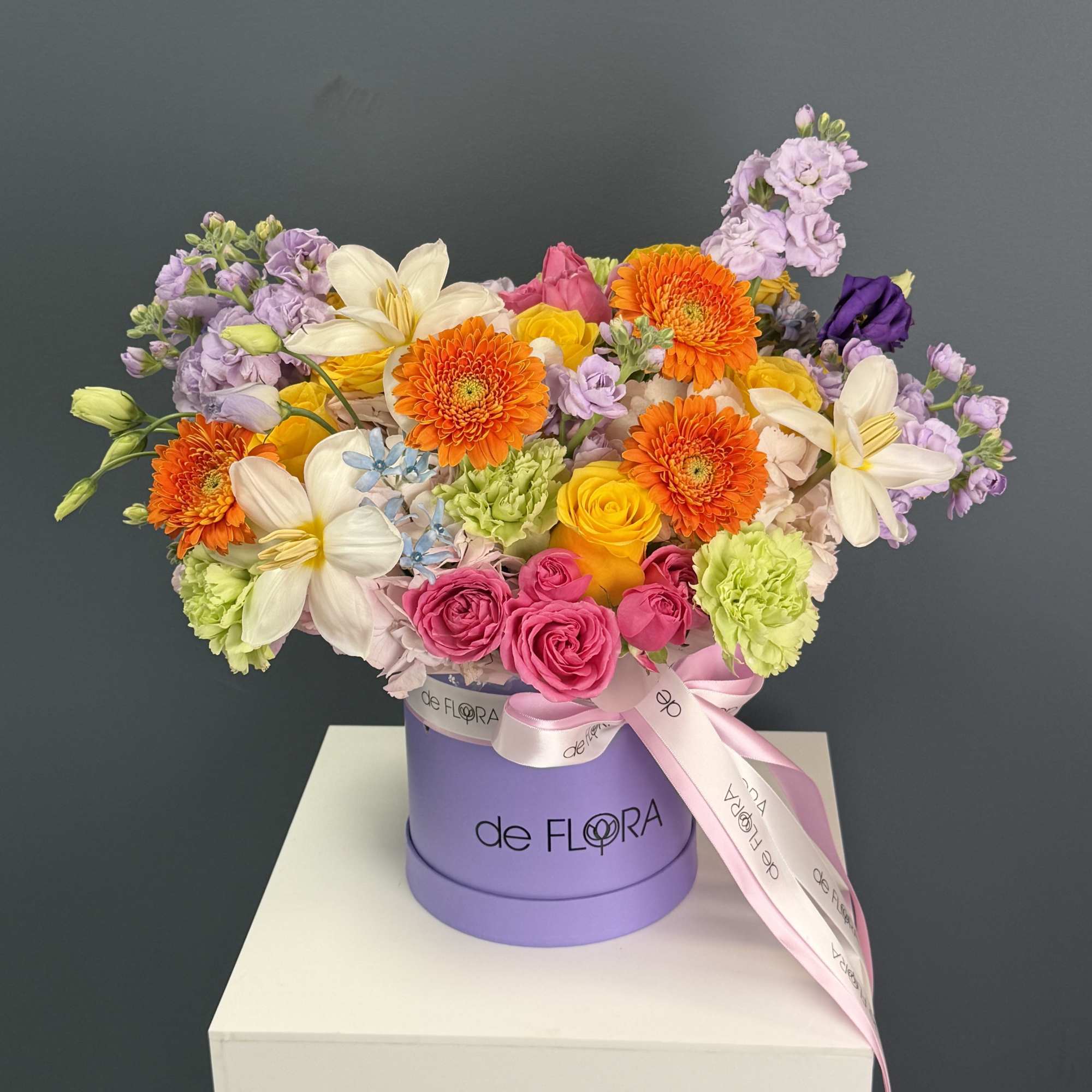 A vibrant, garden-inspired composition designed to impress at first glance. This elegant, photo 3 of 4