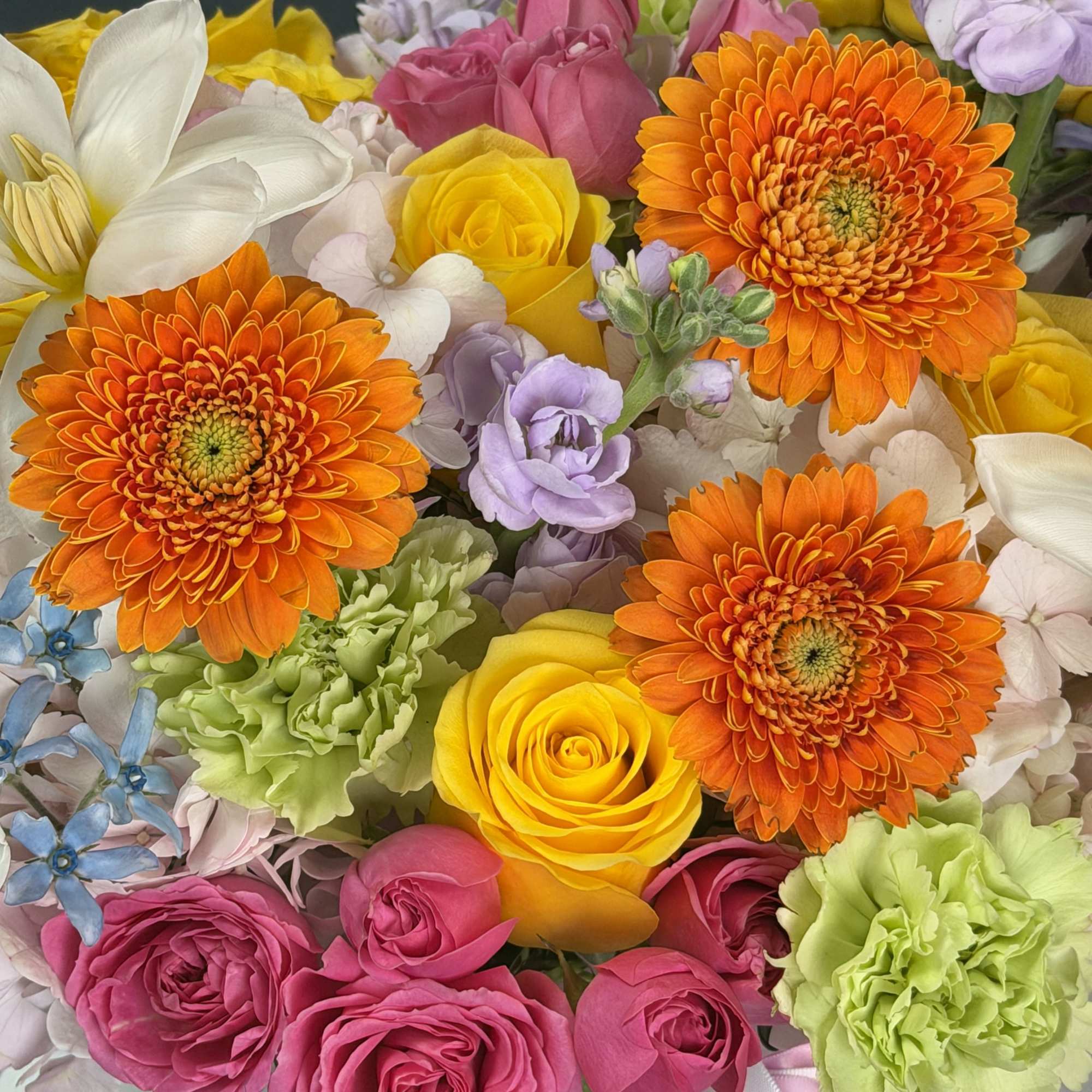 A vibrant, garden-inspired composition designed to impress at first glance. This elegant, photo 4 of 4