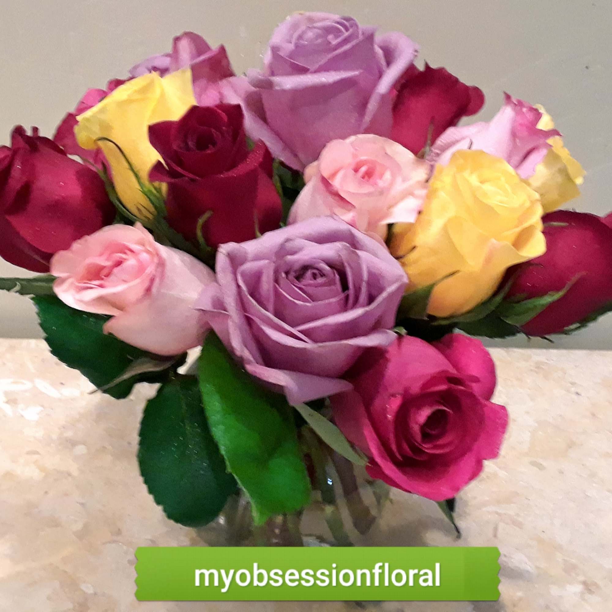 Bouquet of multicolored roses in a glass vase, photo 2 of 3