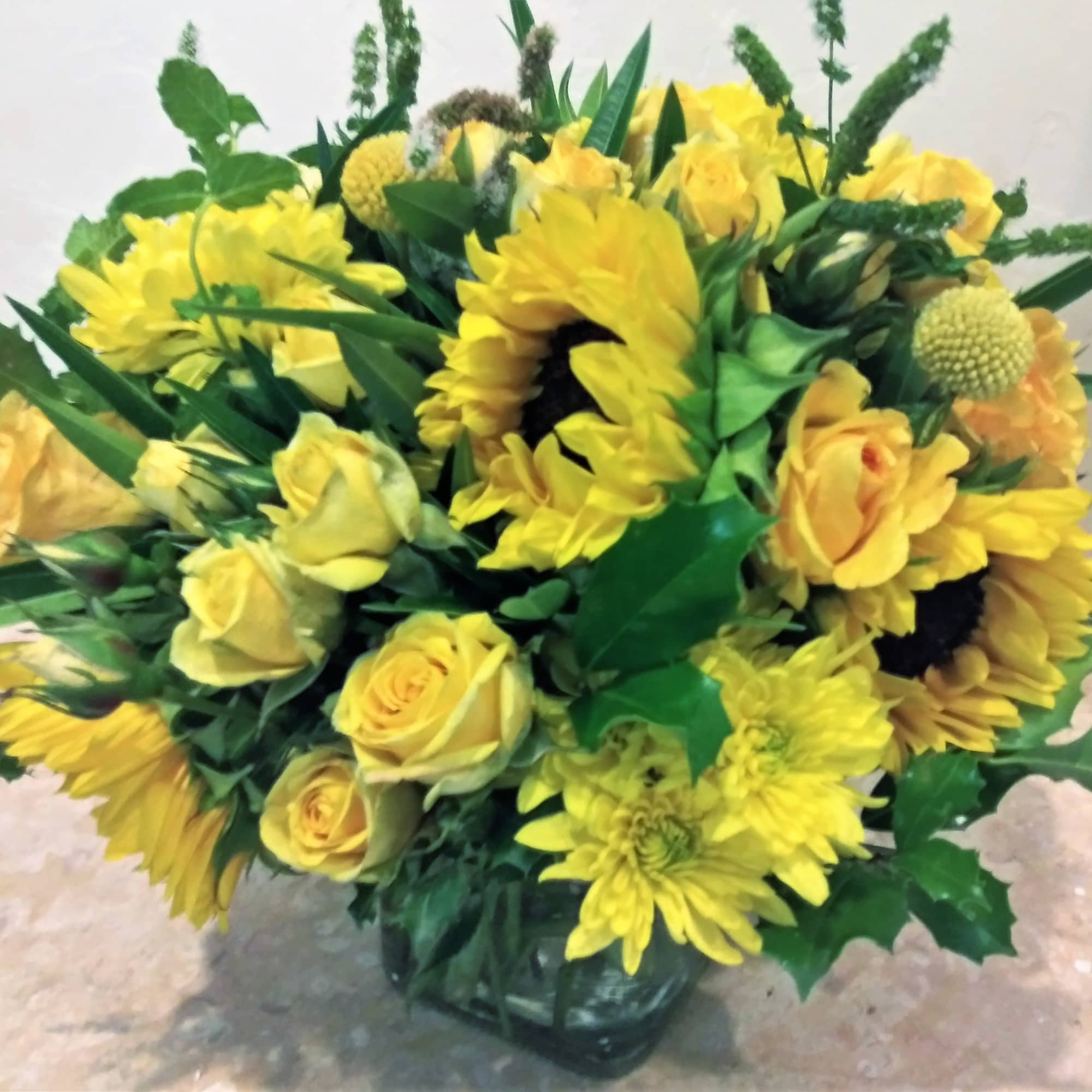 This monochromatic arrangement can make anybody feel a little more cheerful. Fresh