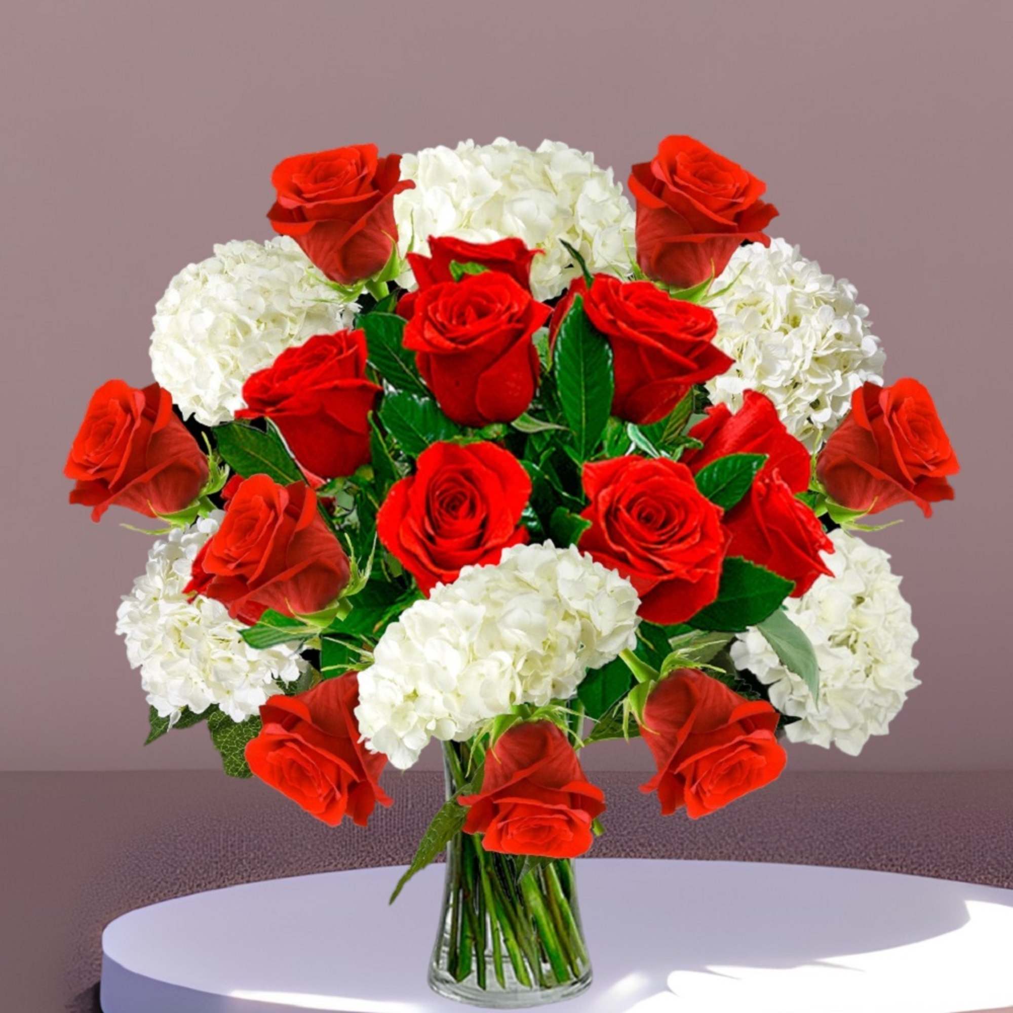 Red roses and white hydrangeas in a clear glass vase, photo 3 of 4