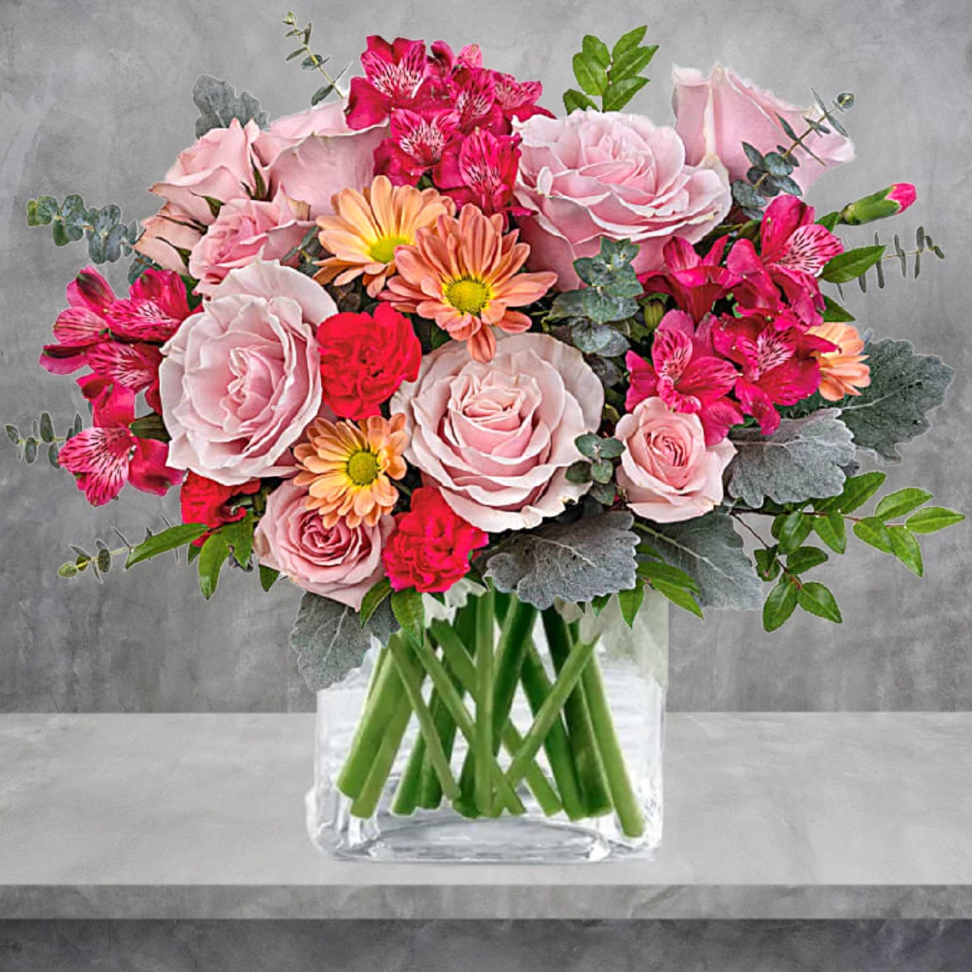Pink and peach mixed bouquet in a clear glass vase, photo 3 of 4