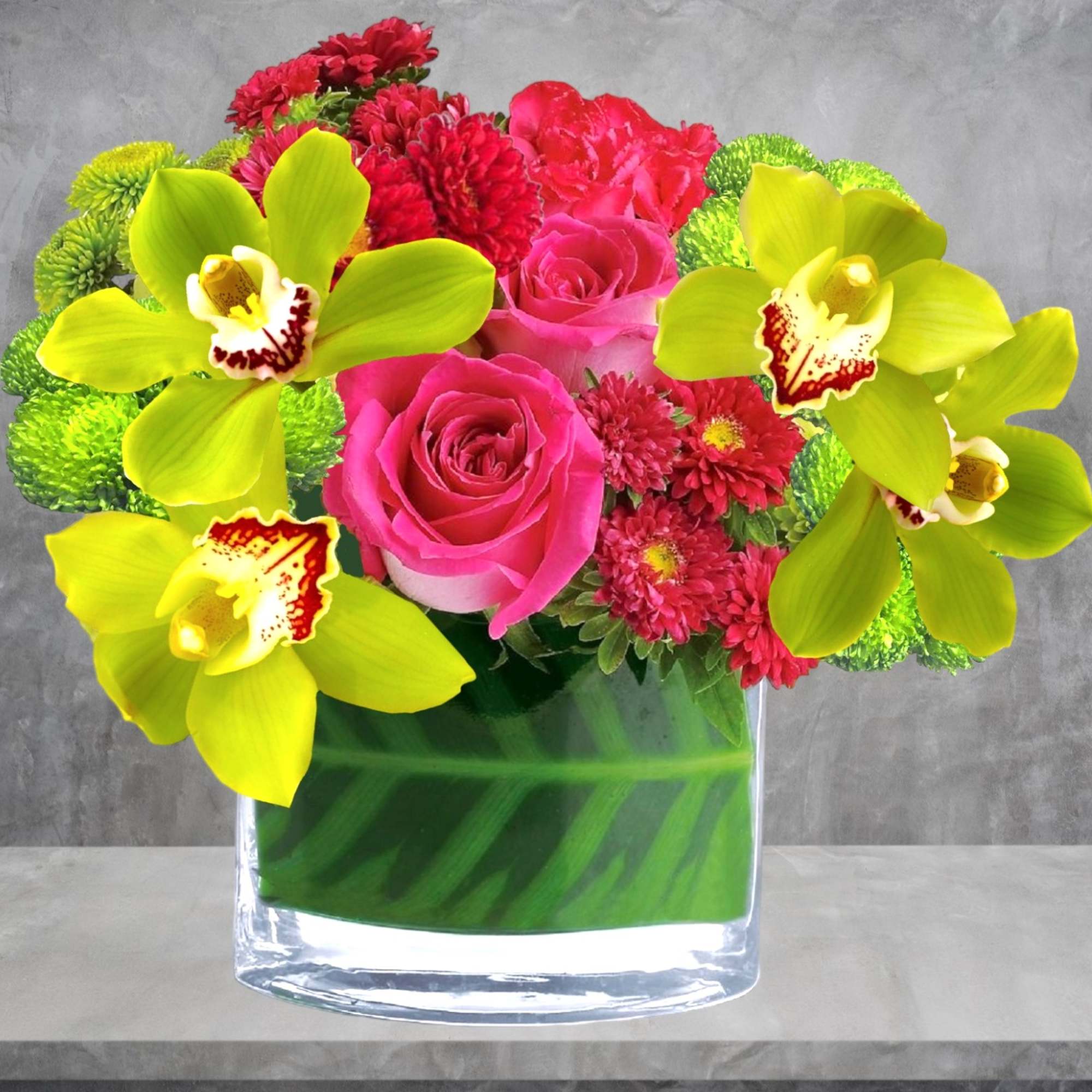 Pink roses and lime orchids in a clear glass vase, photo 3 of 4