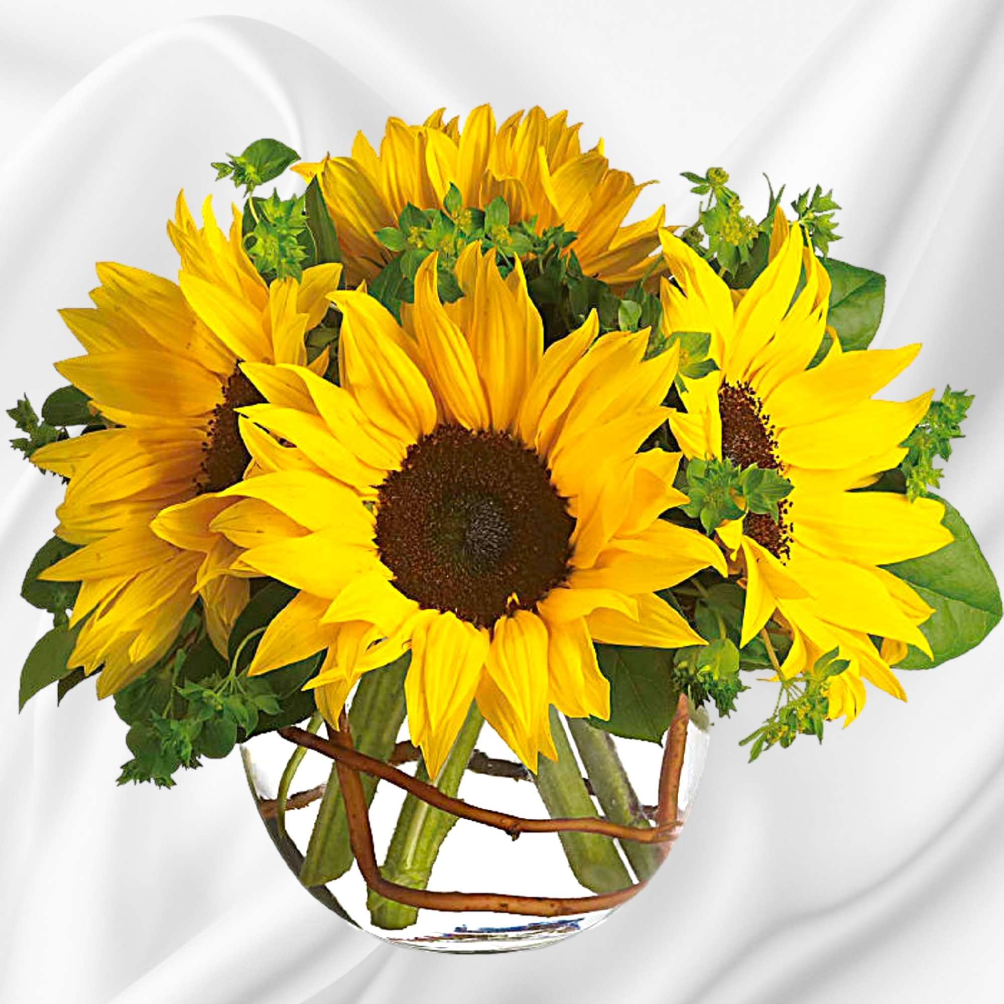 Bouquet of yellow sunflowers in a clear glass vase, photo 4 of 5