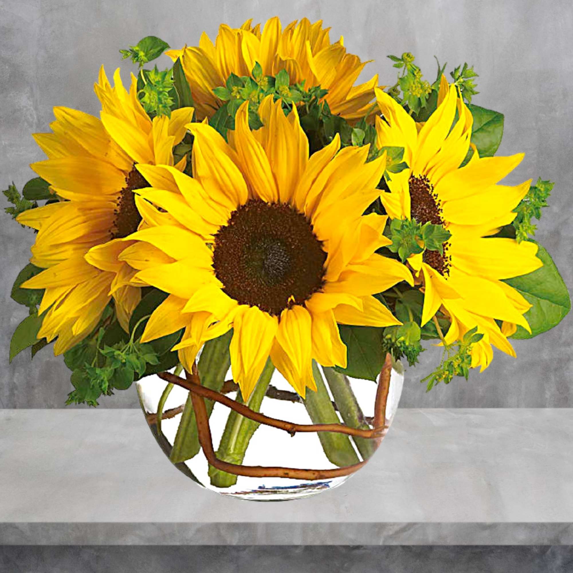 Sunflower bouquet in a clear glass vase, photo 3 of 5