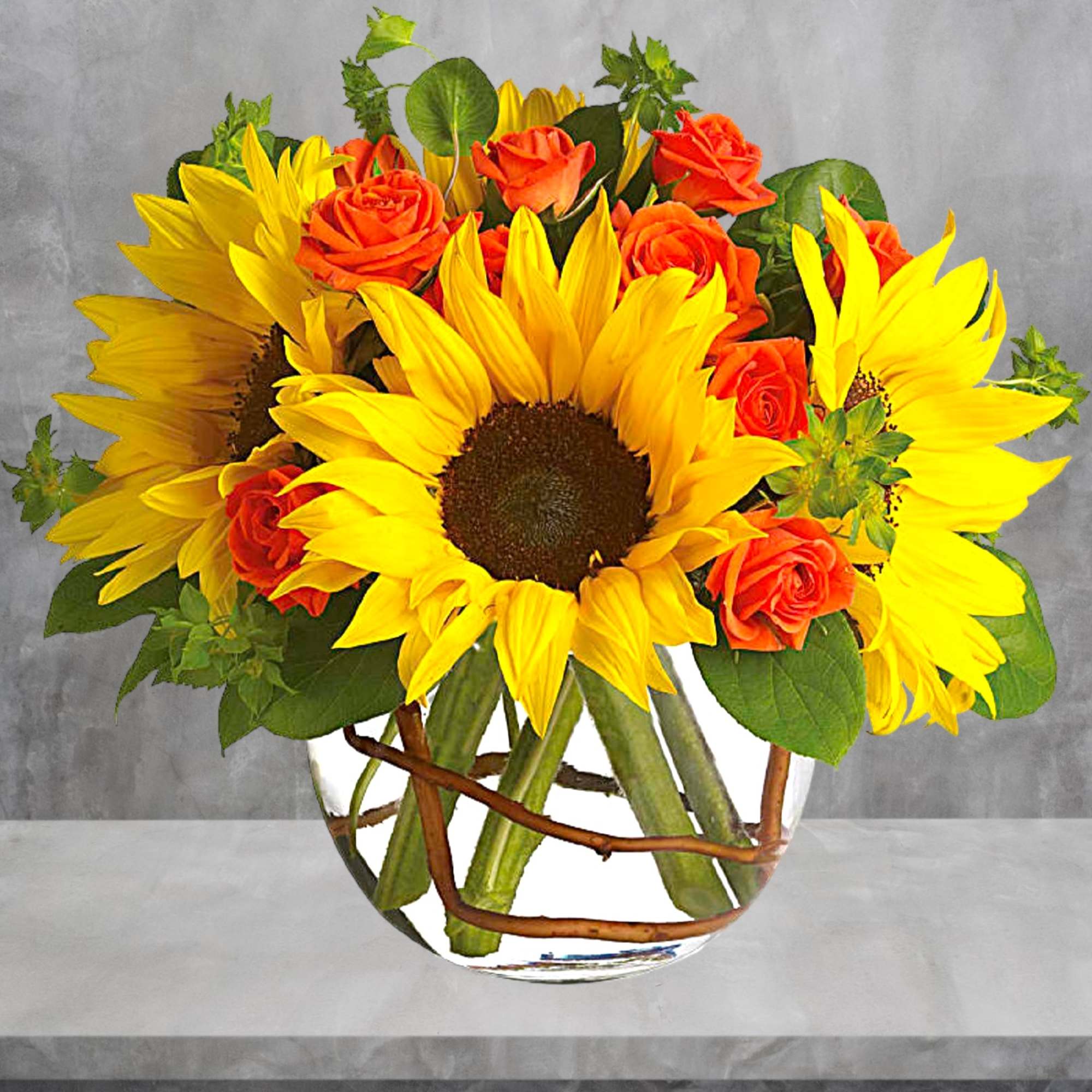 Sunflowers and orange roses in a clear glass vase, photo 3 of 6
