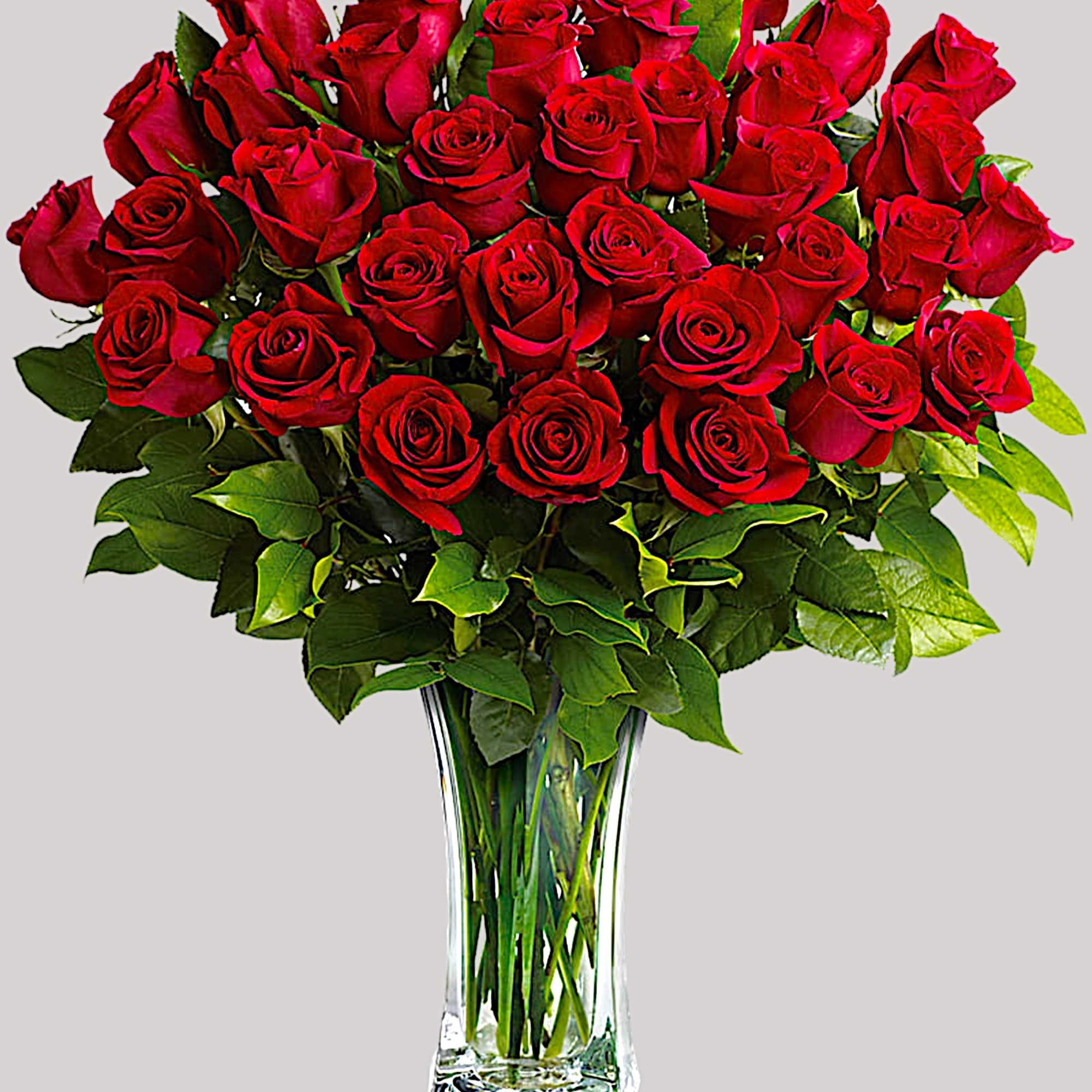 Bouquet of red roses in a clear glass vase, photo 3 of 3