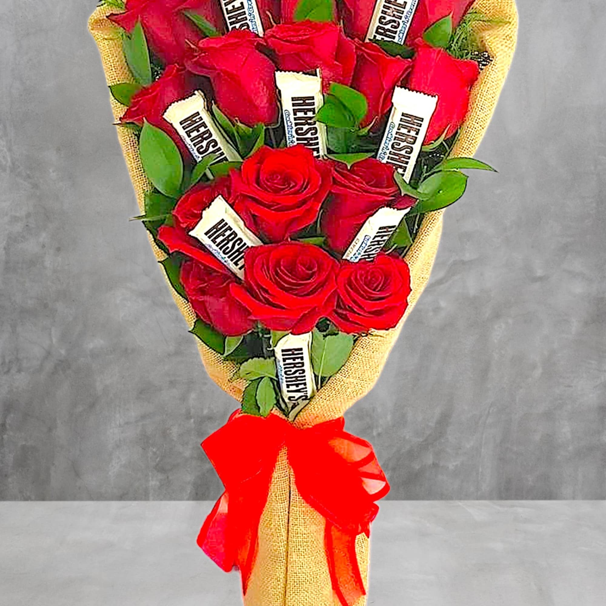 Bouquet of red roses wrapped in burlap with a red ribbon, photo 2 of 4