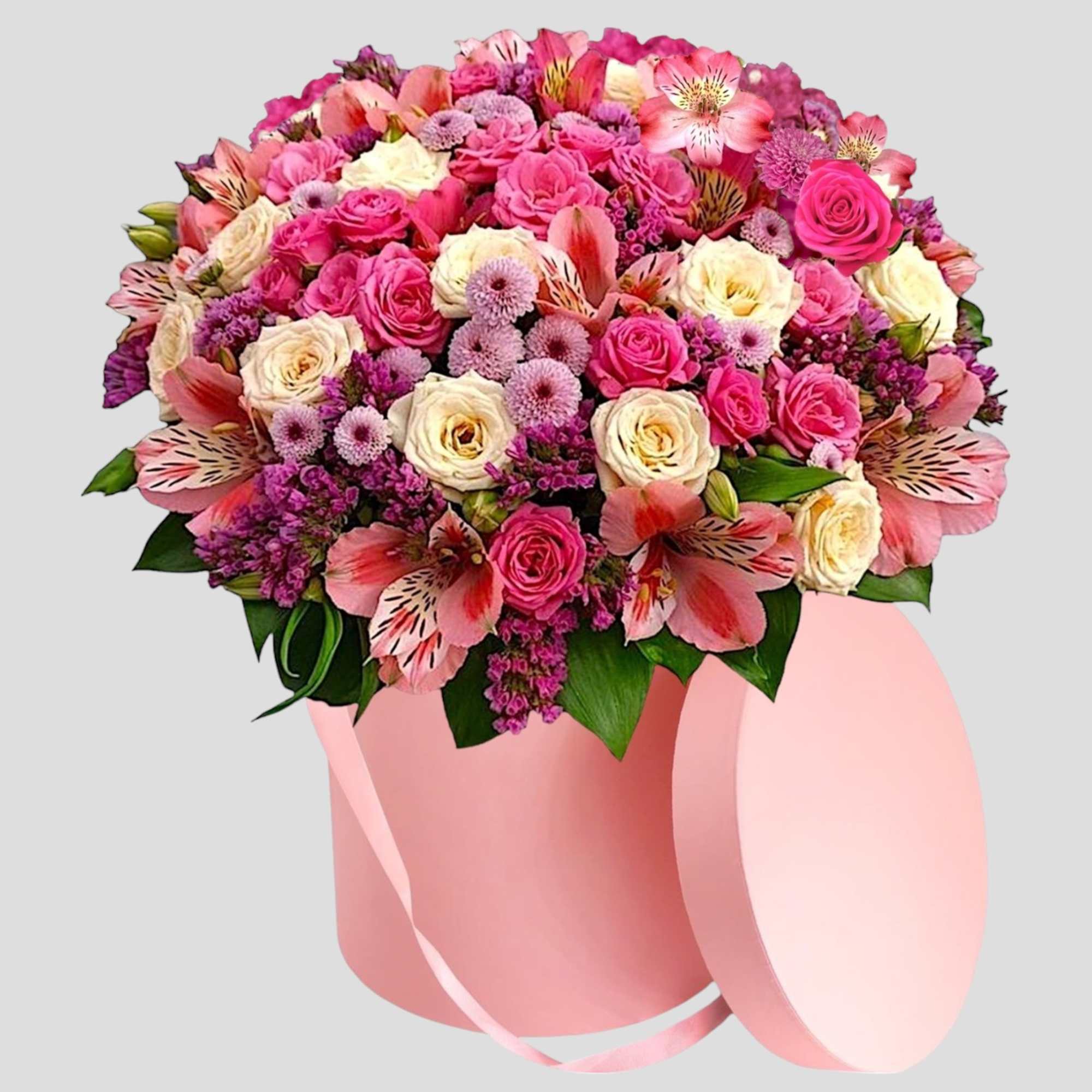 Pink and cream mixed bouquet in a pink hatbox, photo 4 of 4