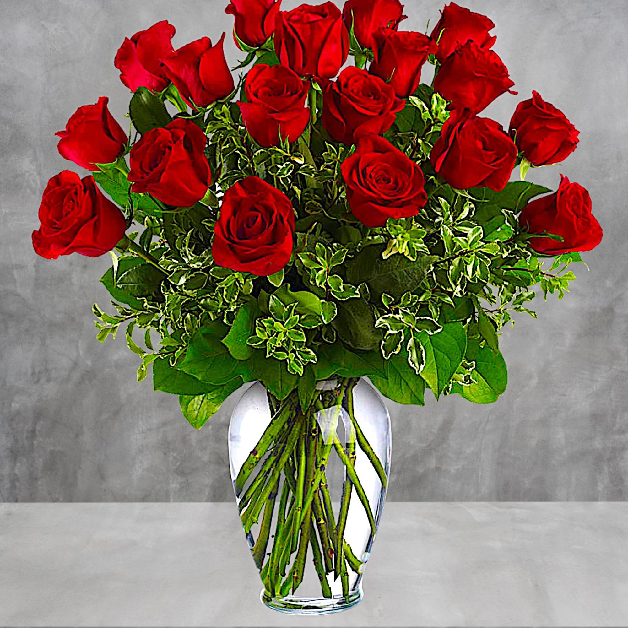 Bouquet of red roses in a clear glass vase, photo 2 of 8