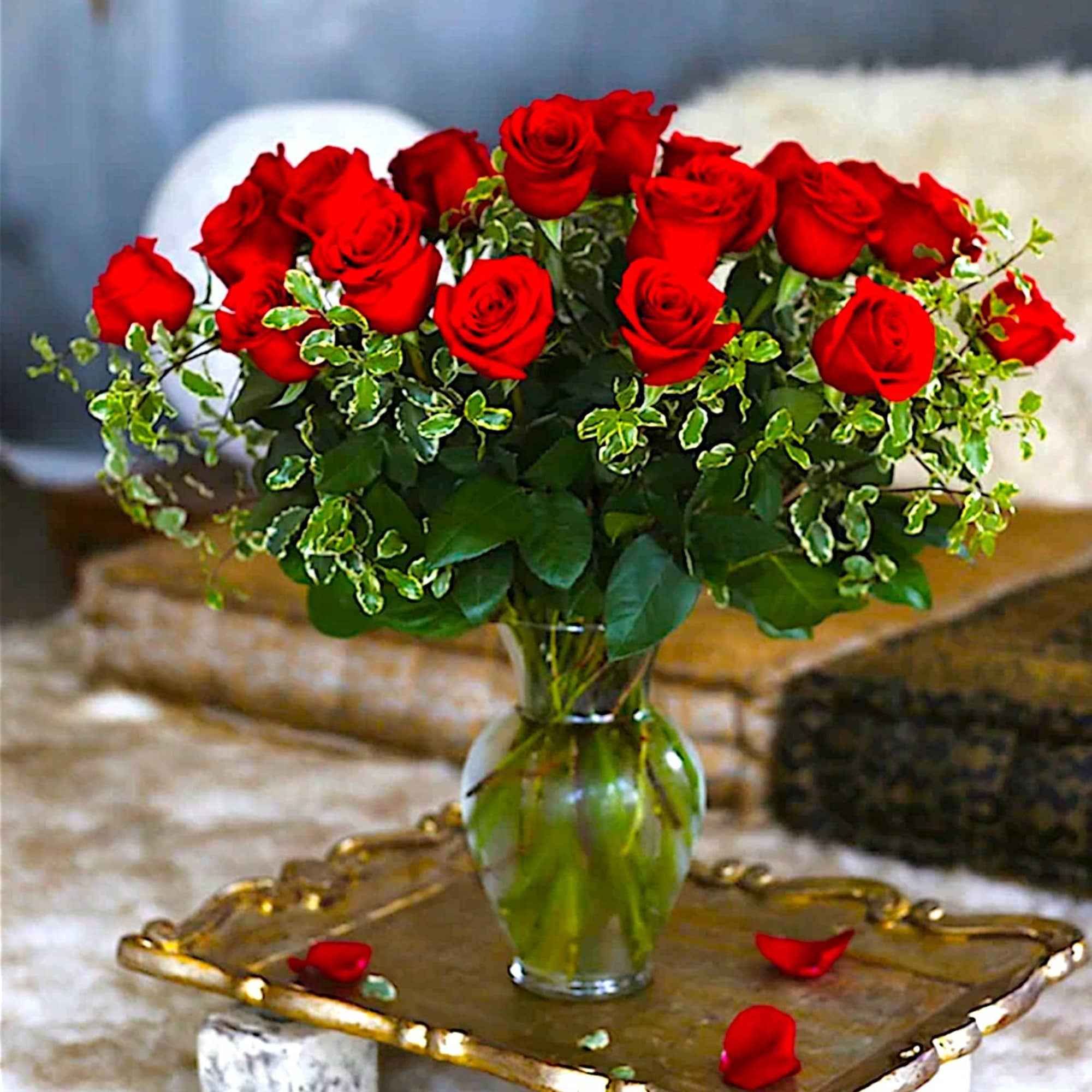 Bouquet of red roses in a clear glass vase, photo 8 of 10