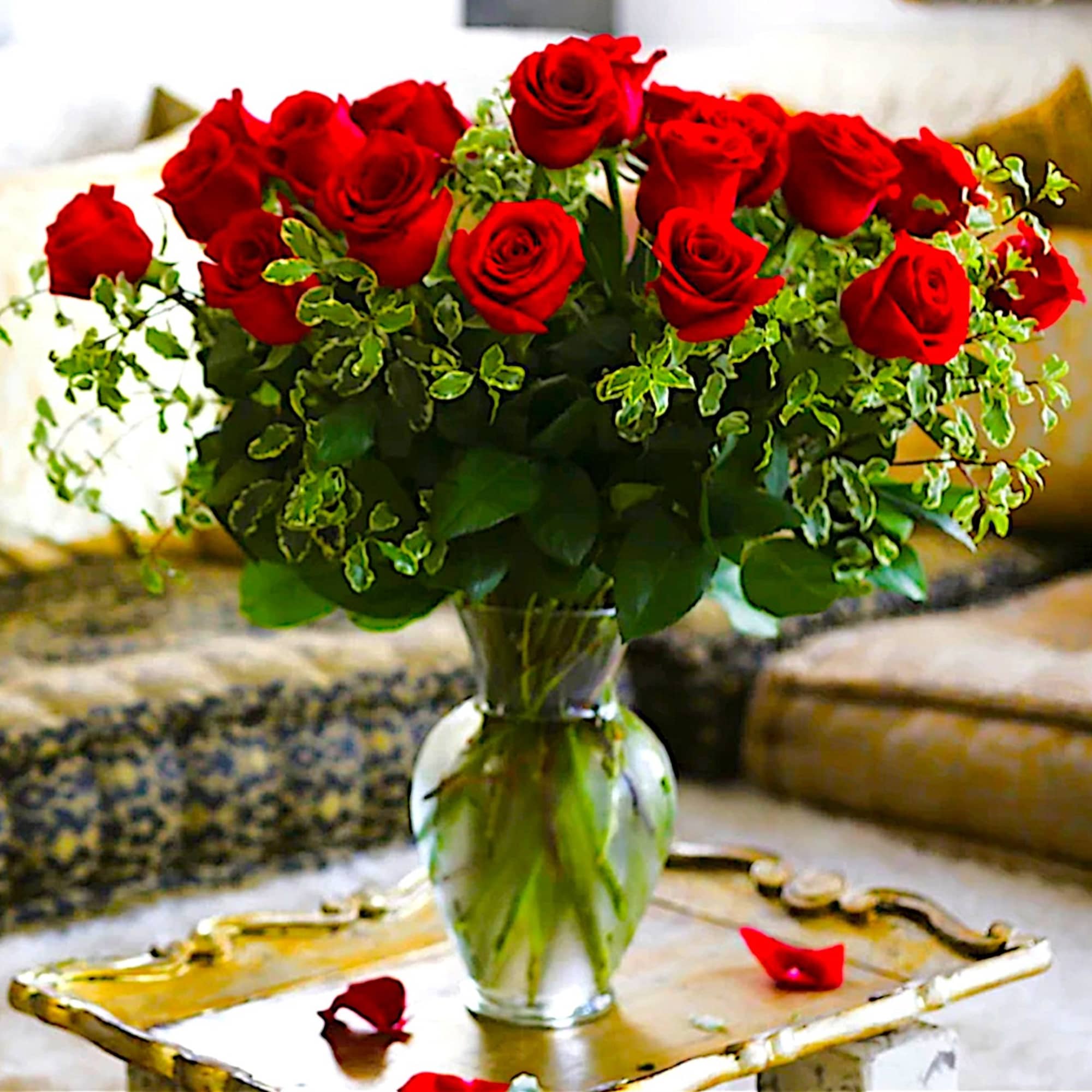 Red roses arranged in a clear glass vase, photo 9 of 10