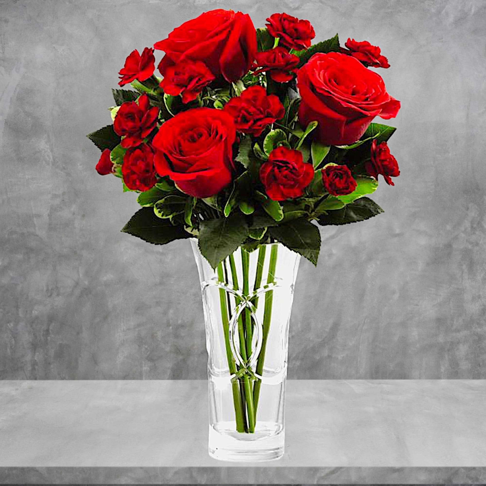 Red roses arranged in a clear glass vase, photo 5 of 8