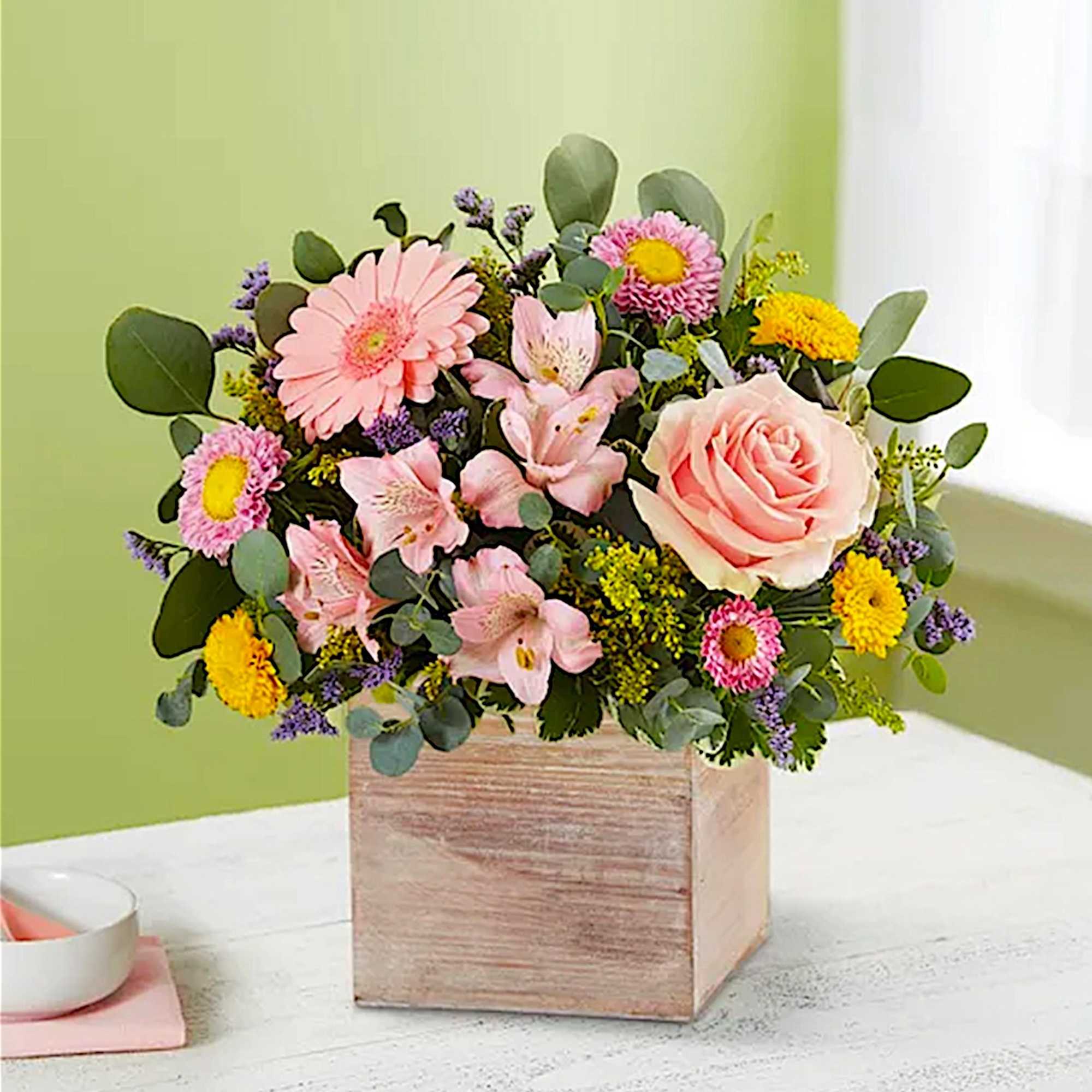 Pink and yellow mixed bouquet in a wooden box