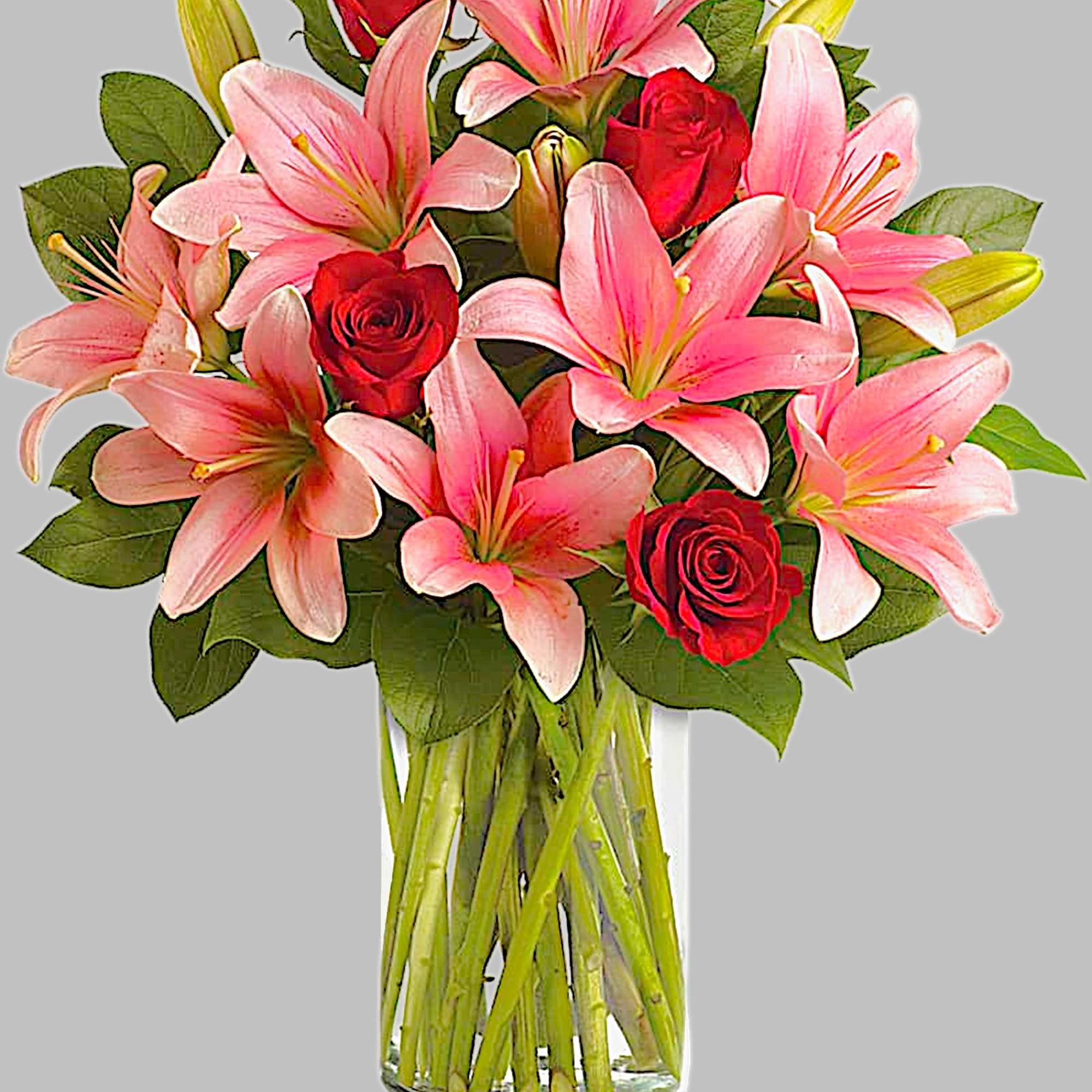 Pink lilies and red roses in a clear glass vase, photo 4 of 4