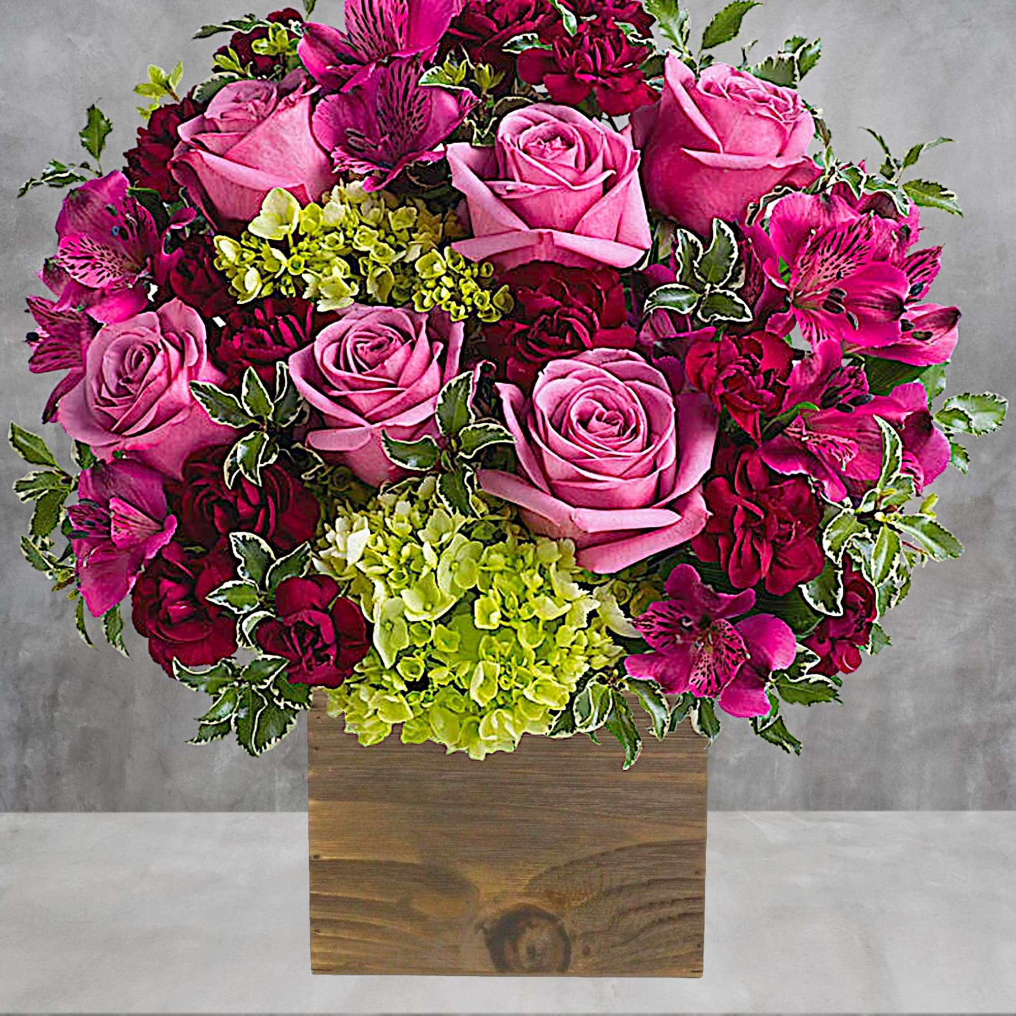 Pink roses and magenta flowers arranged in a wooden box, photo 2 of 4