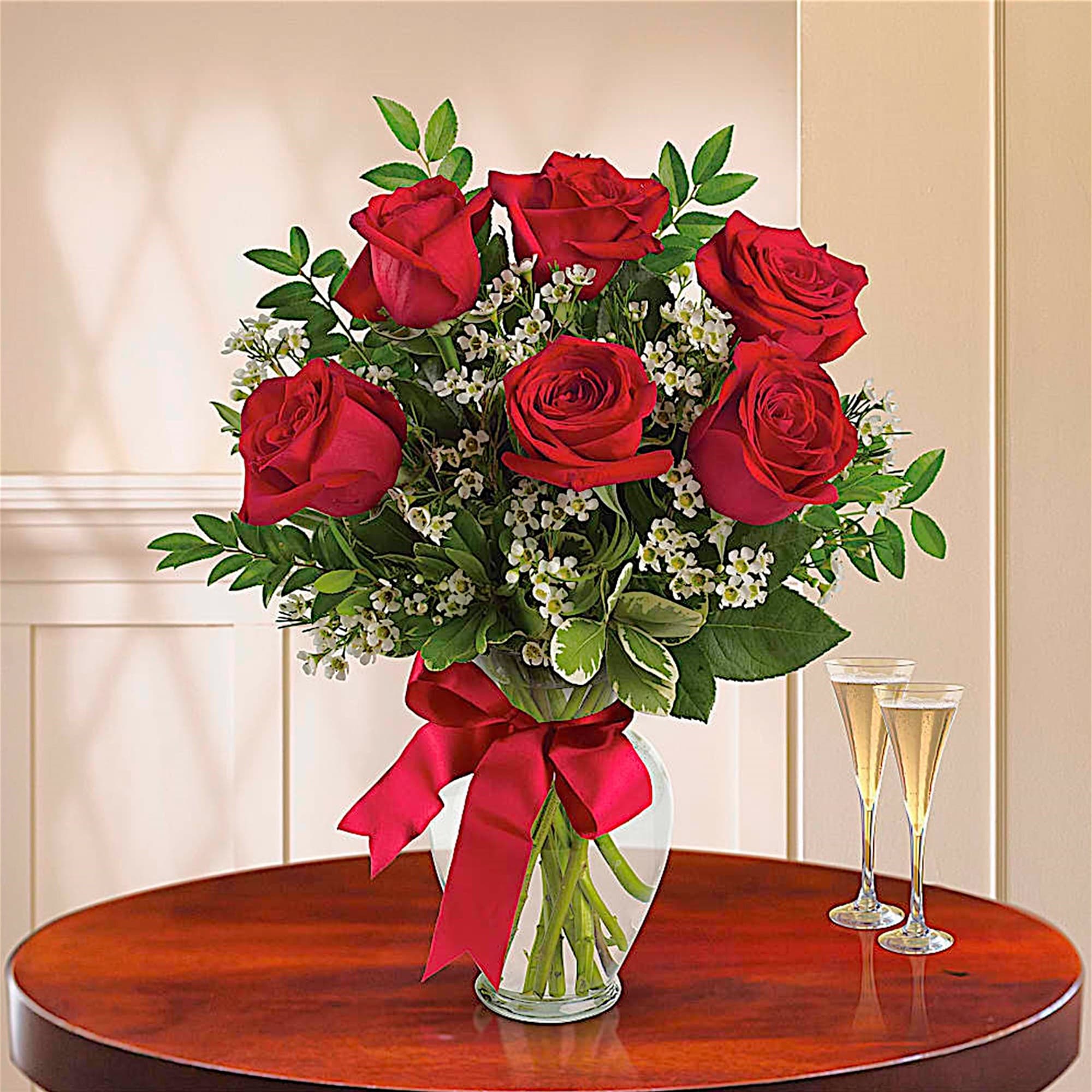 Red roses in a glass vase with a red ribbon, photo 2 of 5
