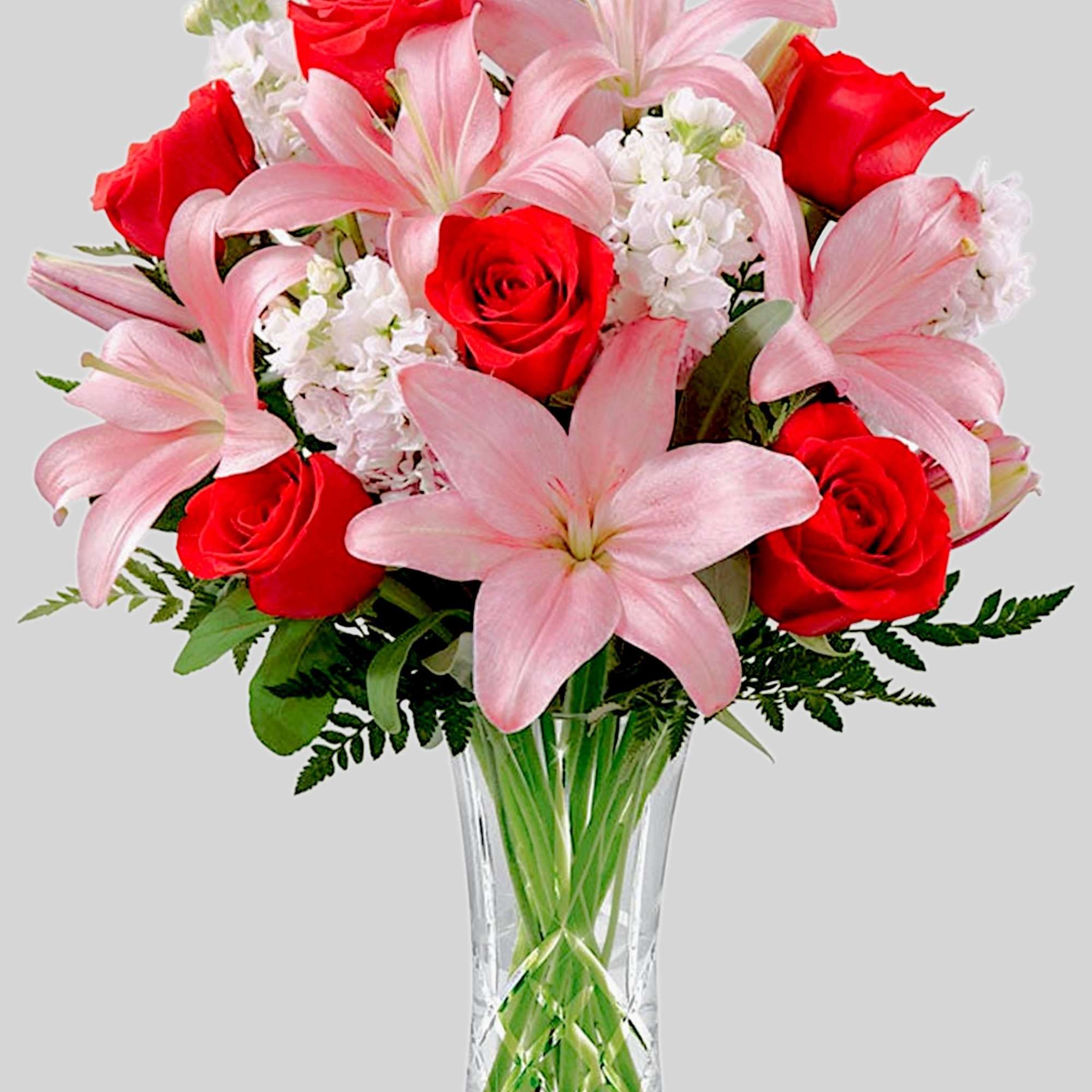 Bouquet of pink lilies and red roses in a clear glass vase, photo 4 of 4
