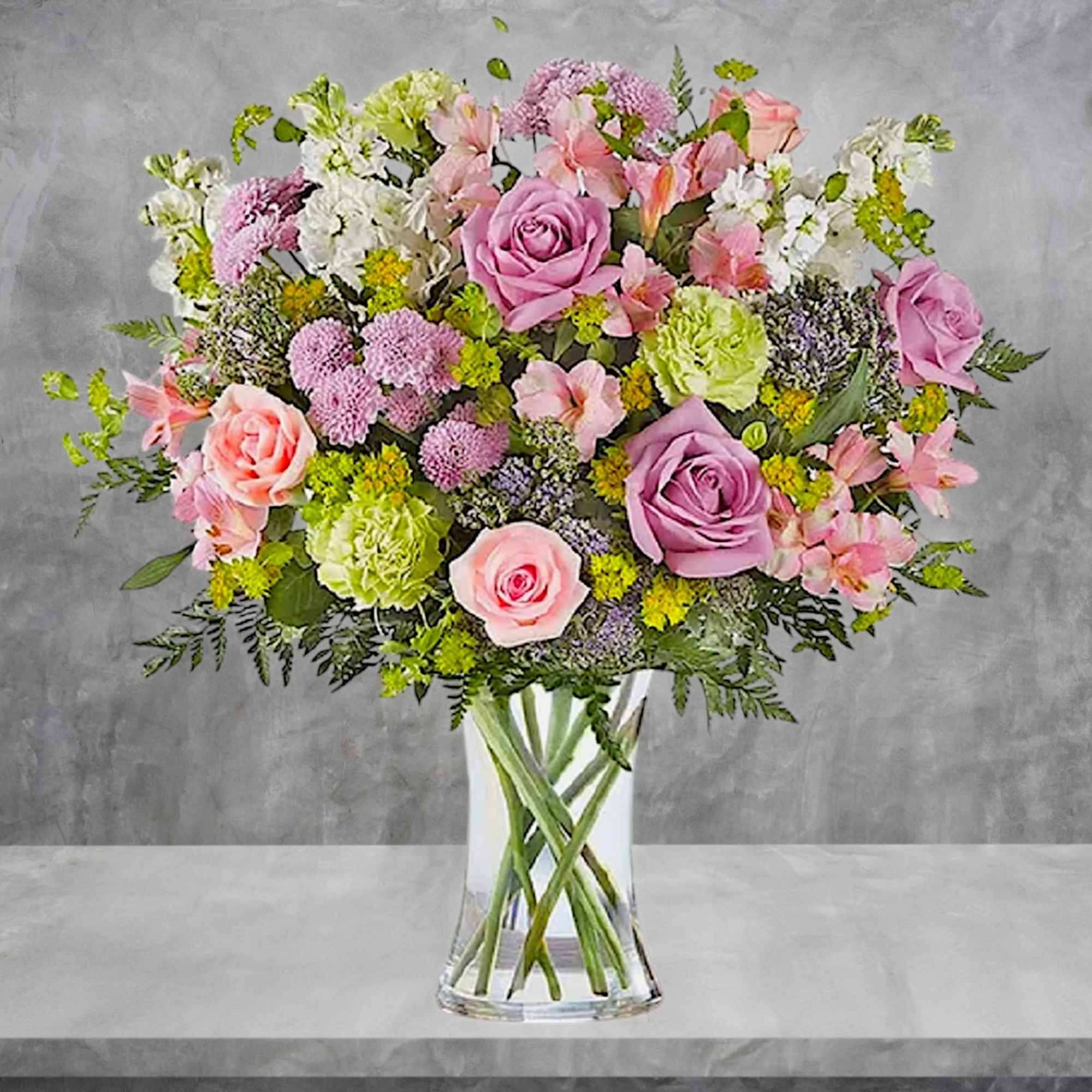 Mixed pink and lavender bouquet in a clear glass vase, photo 3 of 6