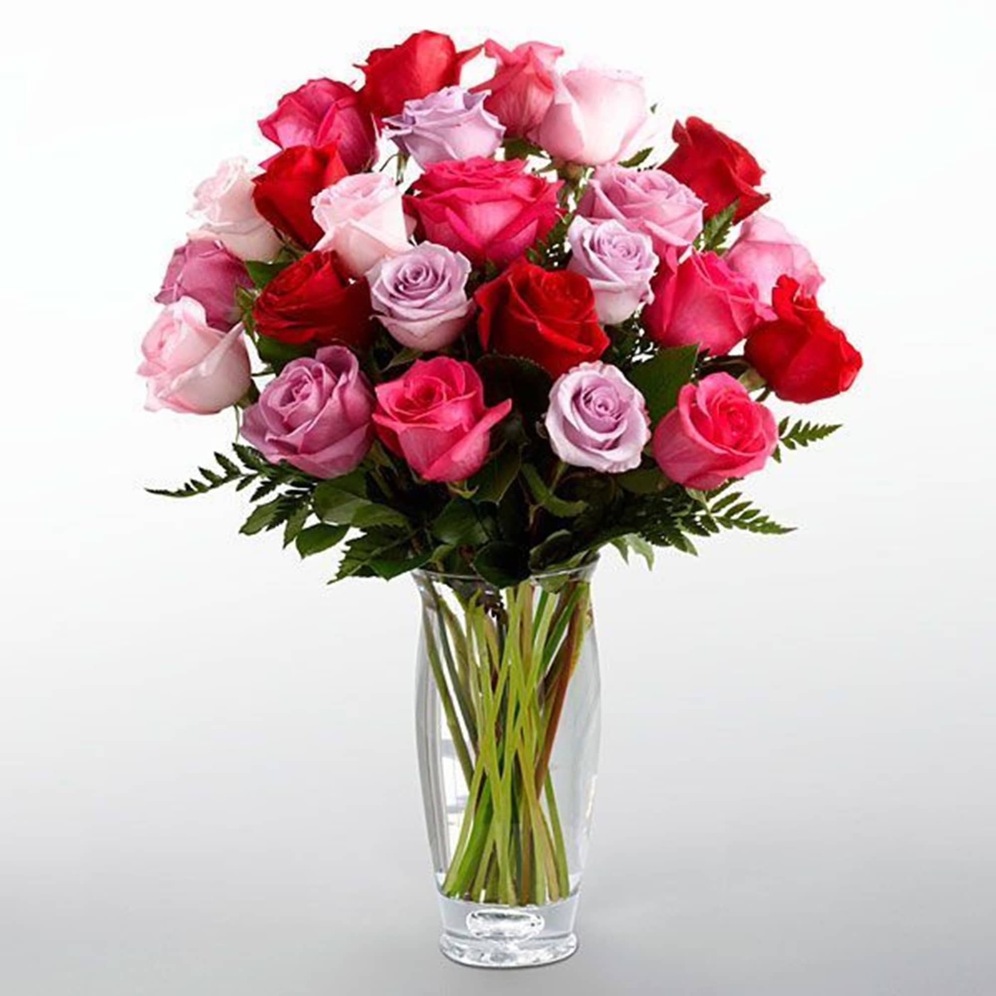 Bouquet of pink and red roses in a clear glass vase