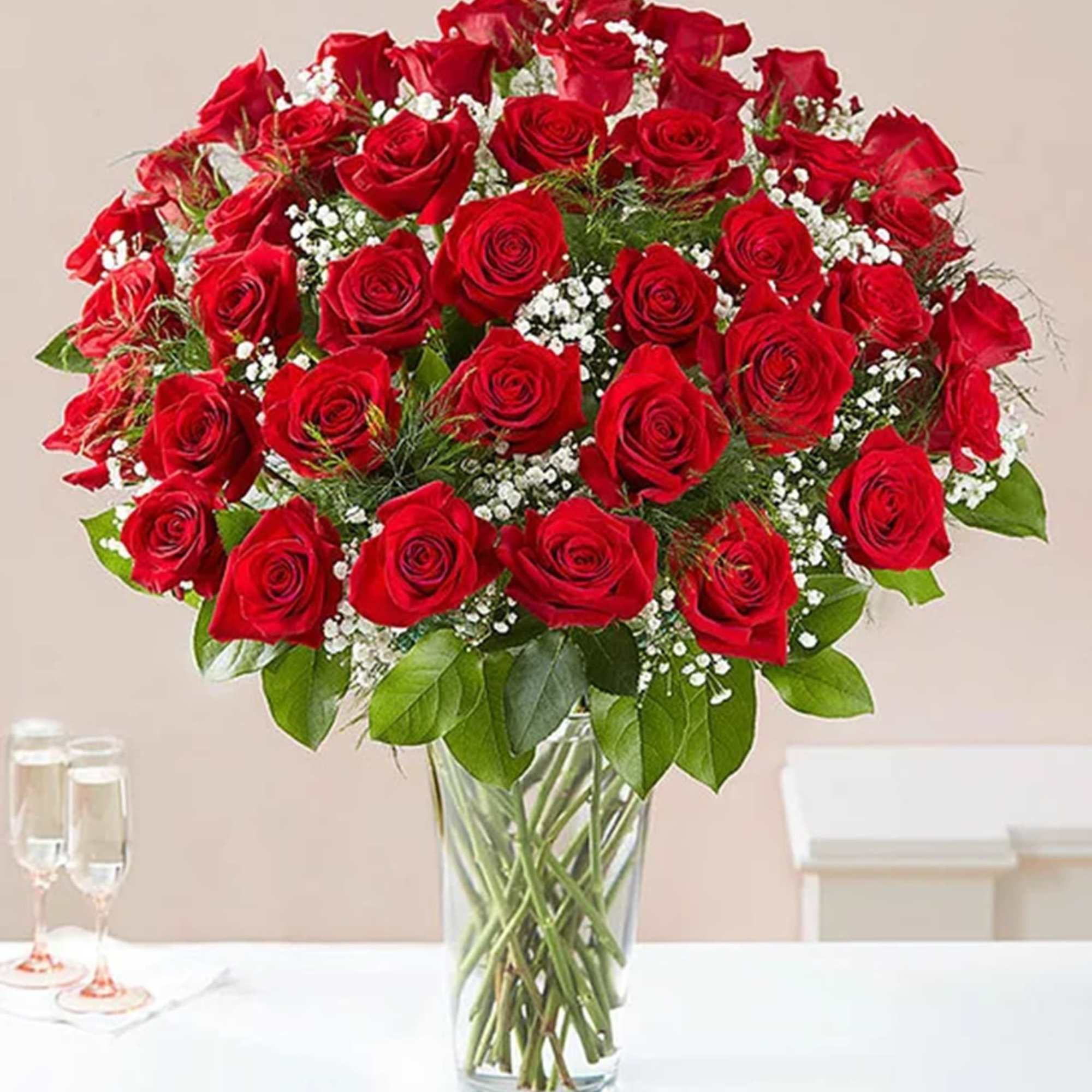 Bouquet of red roses in a clear glass vase, photo 2 of 3