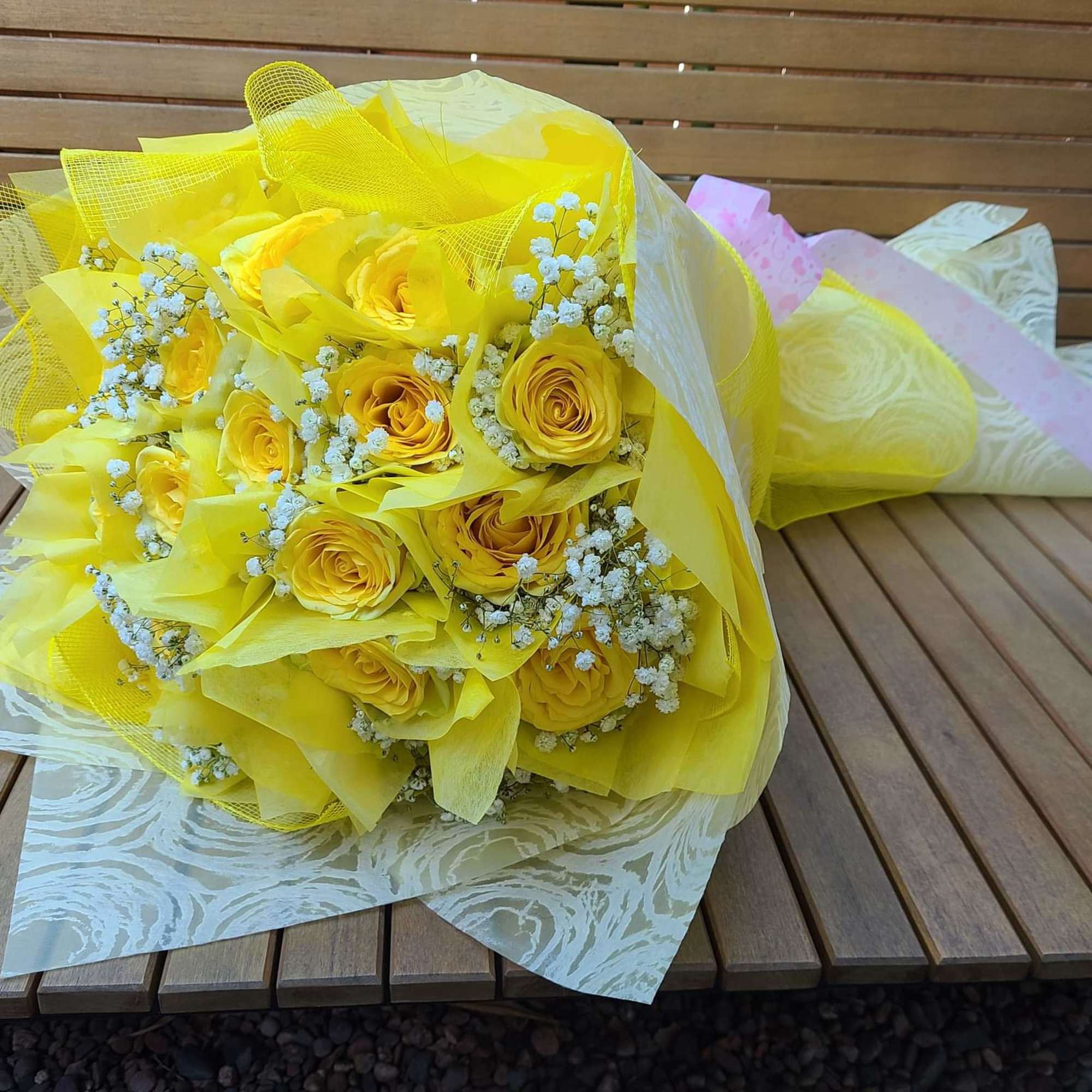 Premium garden roses and baby breath flowers. You can customize flowers and, photo 2 of 3