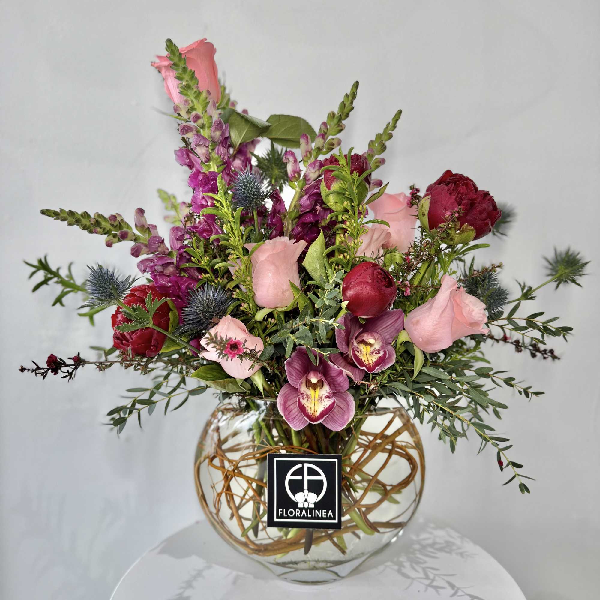 Pink and red mixed bouquet in a clear glass vase