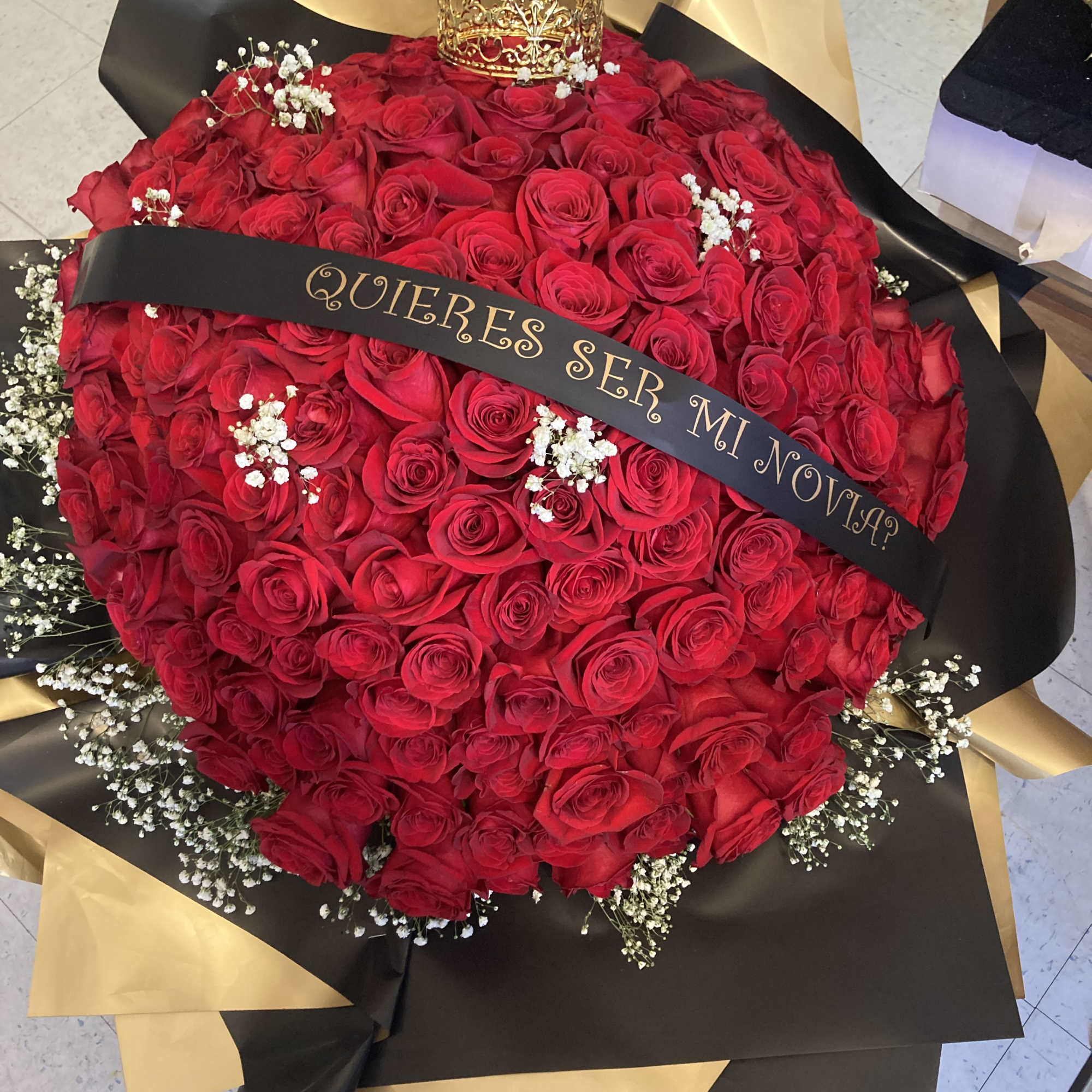 100 roses with diamonds and butterflies crown, photo 2 of 3