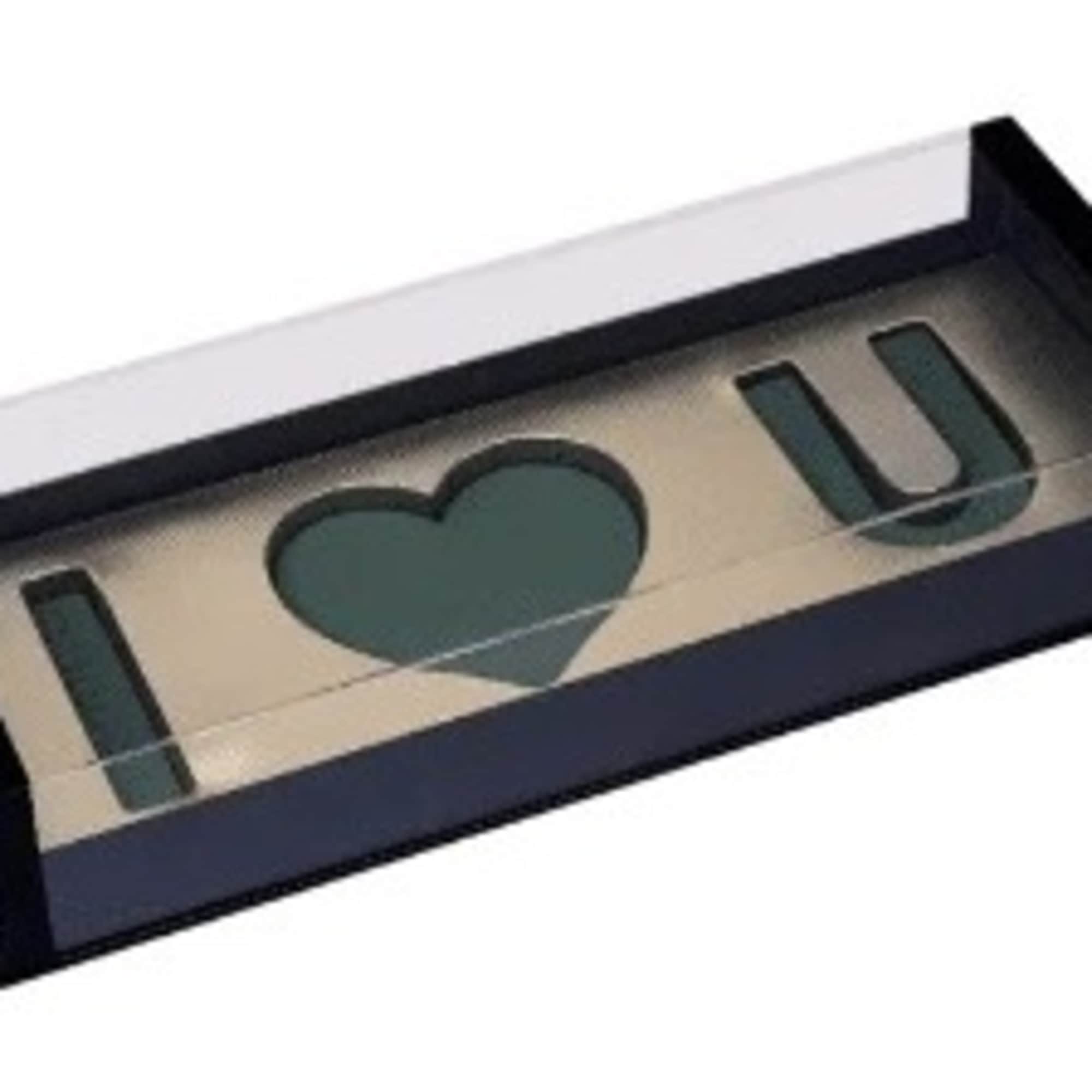 Rectangular gift box with the words I heart U