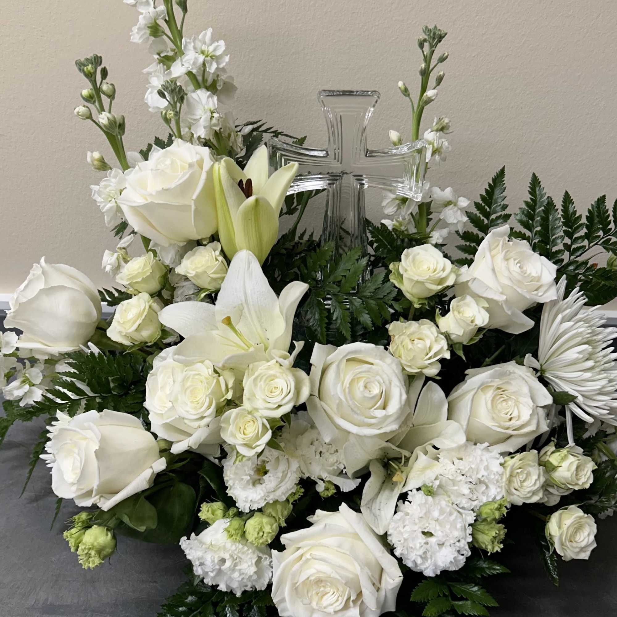 This glass cross is adorned in between the flowers