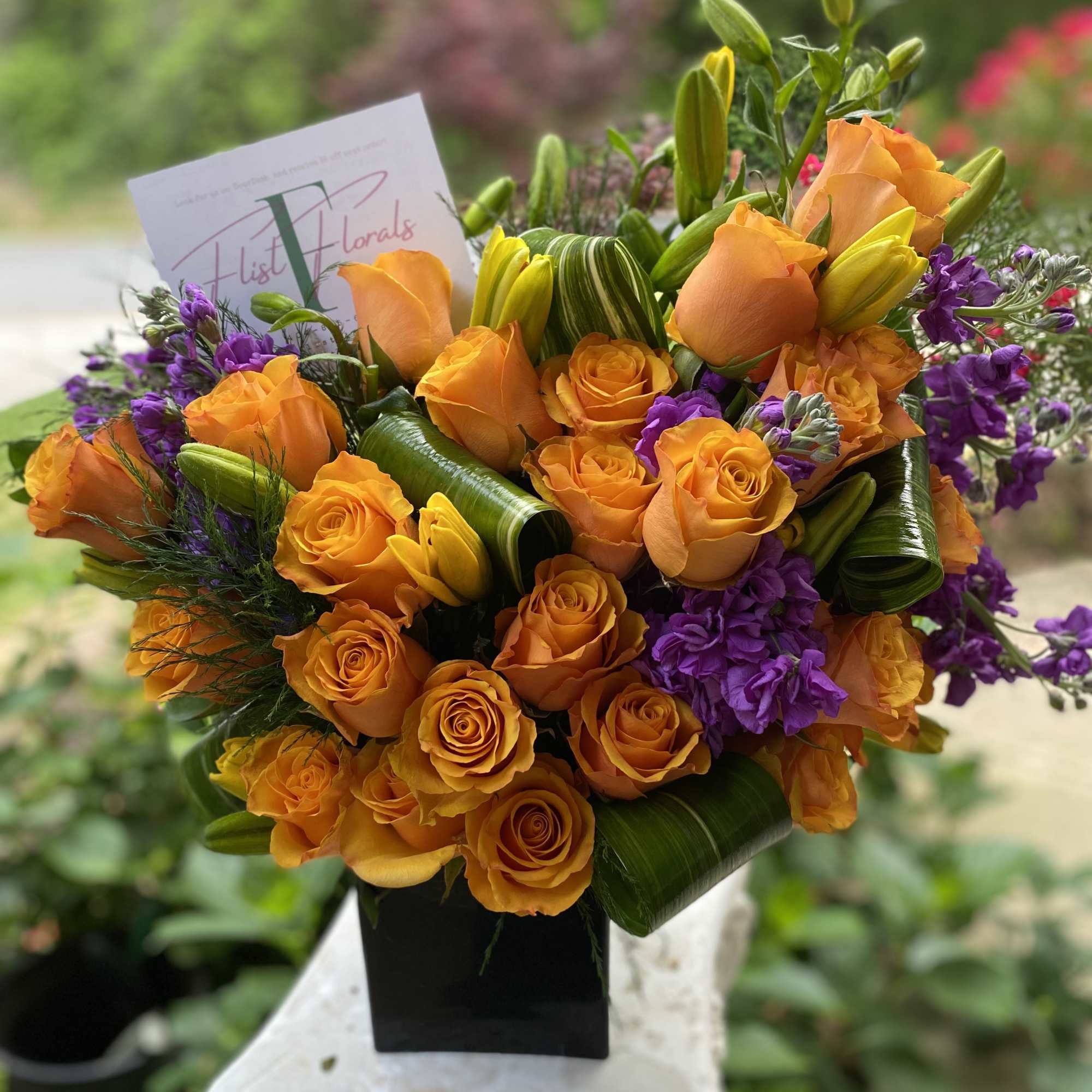 Perfect arrangement for the masculine one in your life. It&rsquo;s structure of