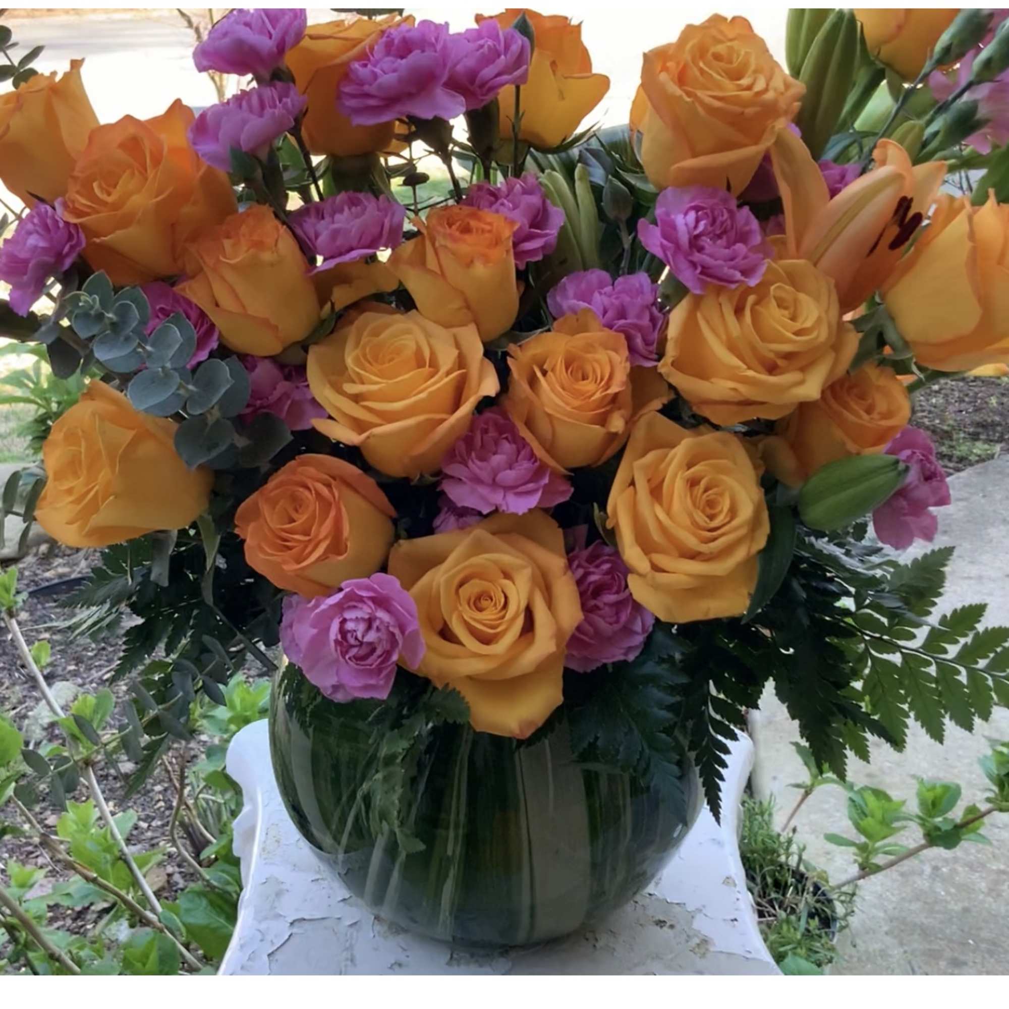 Perfect arrangement for the masculine one in your life. It&rsquo;s structure of